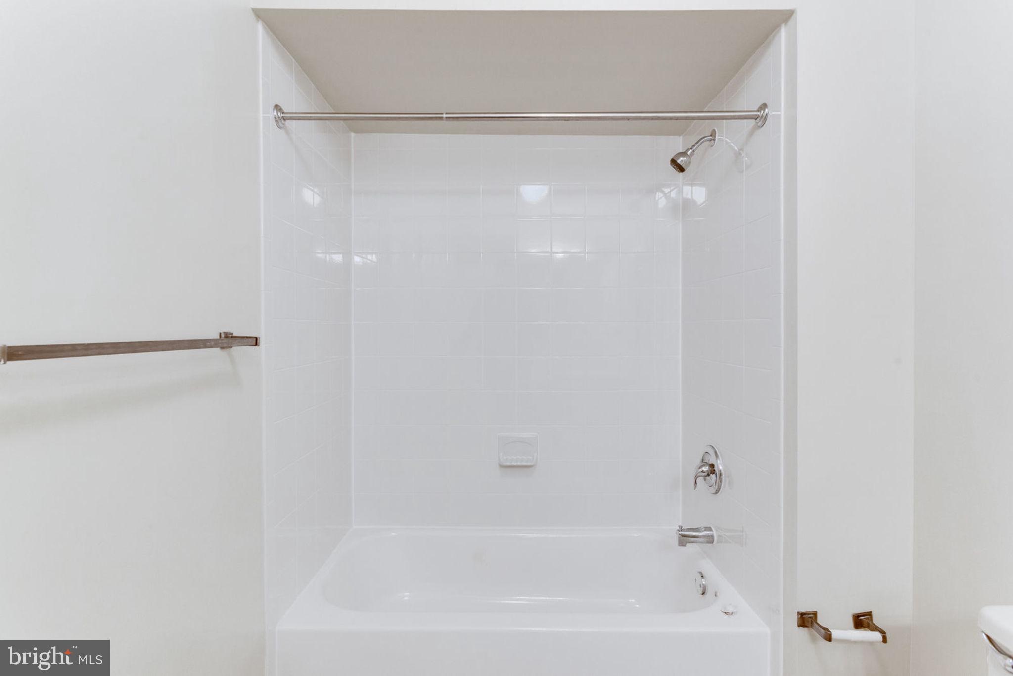 MCLEAN MEWS - Residential Lease