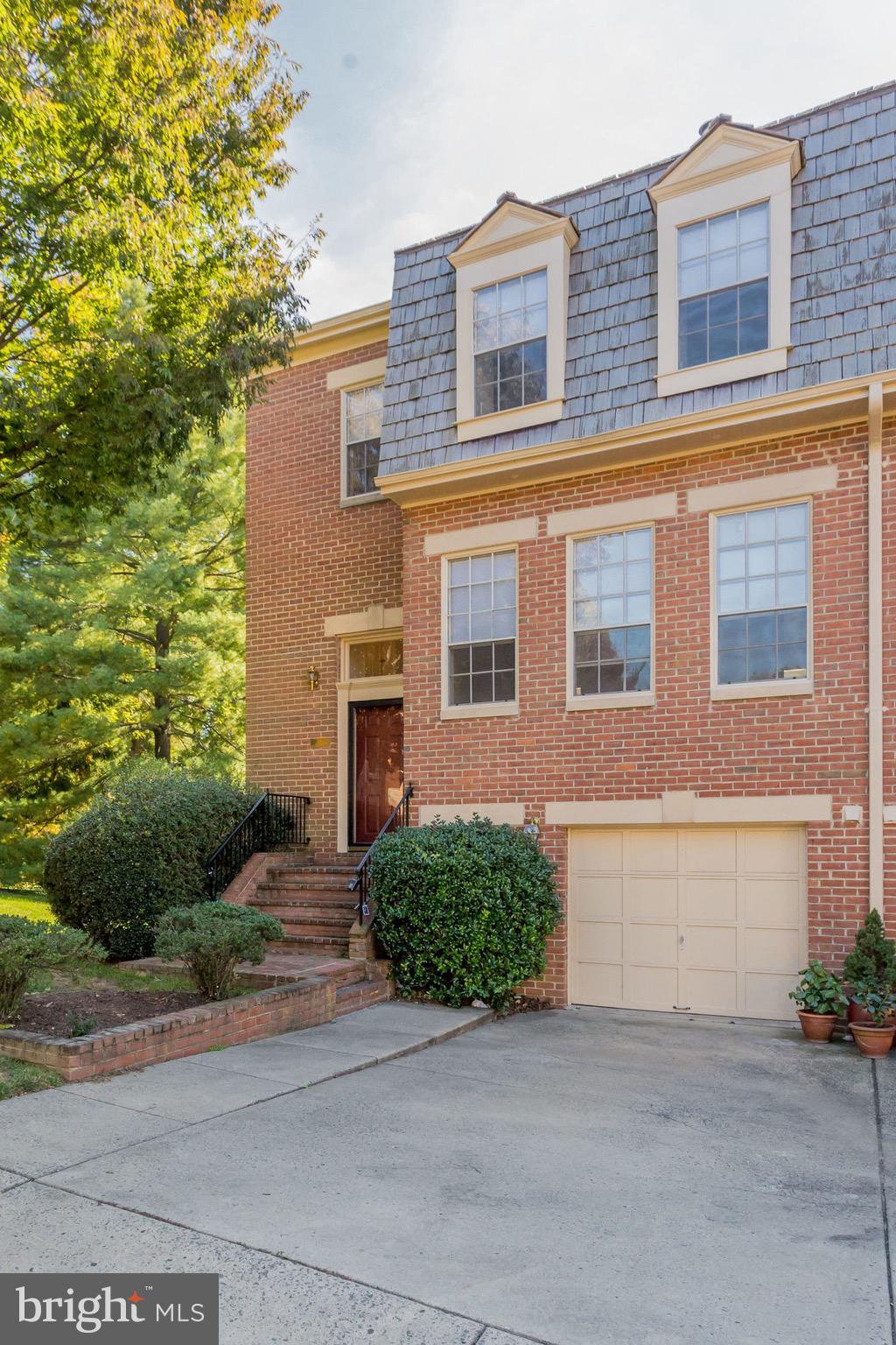 MCLEAN MEWS - Residential Lease