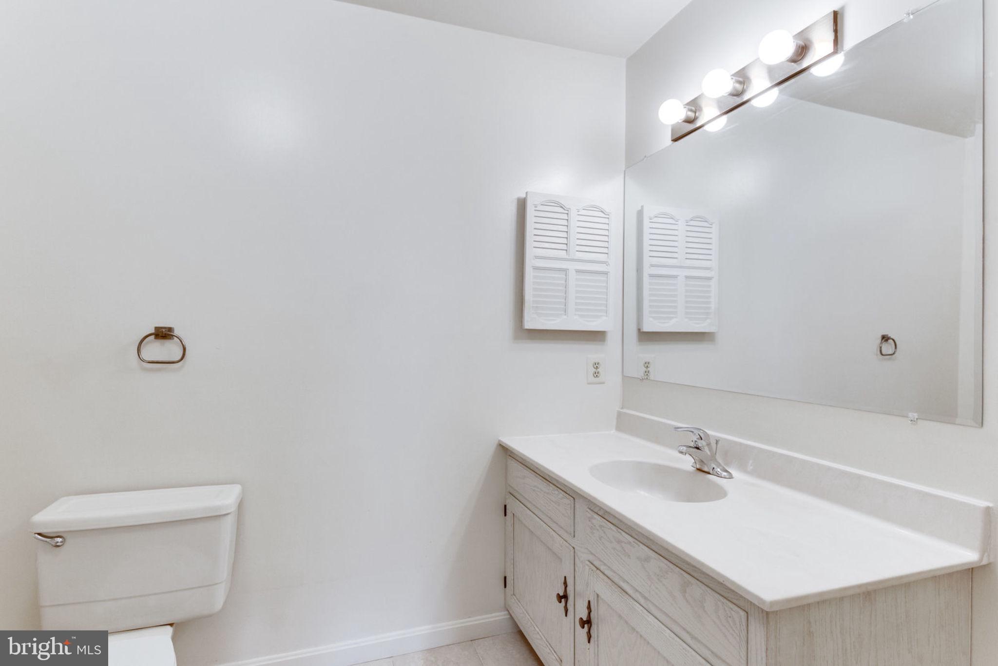 MCLEAN MEWS - Residential Lease