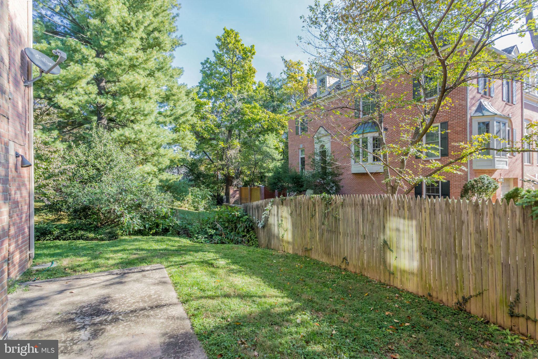 MCLEAN MEWS - Residential Lease