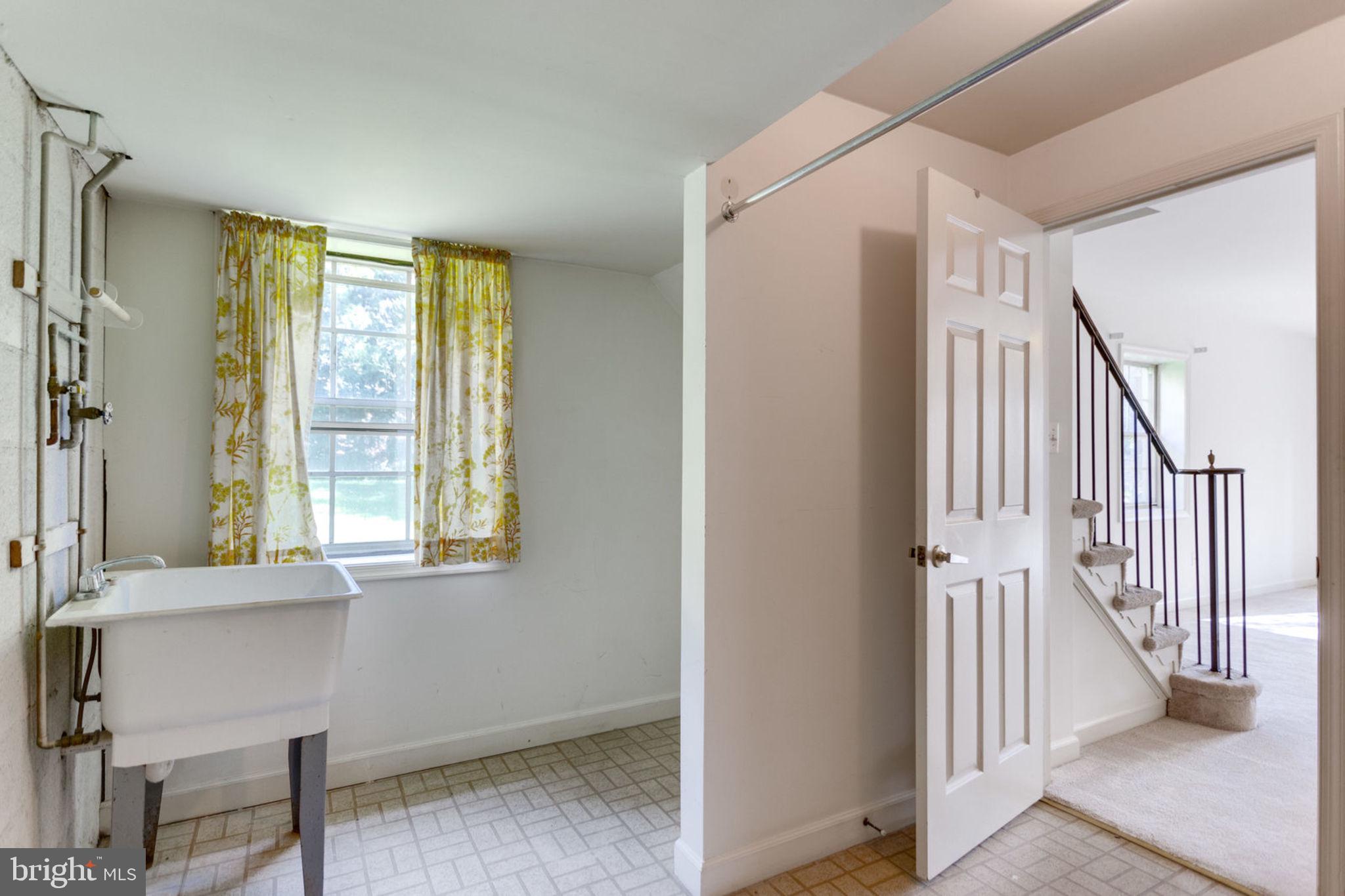 MCLEAN MEWS - Residential Lease