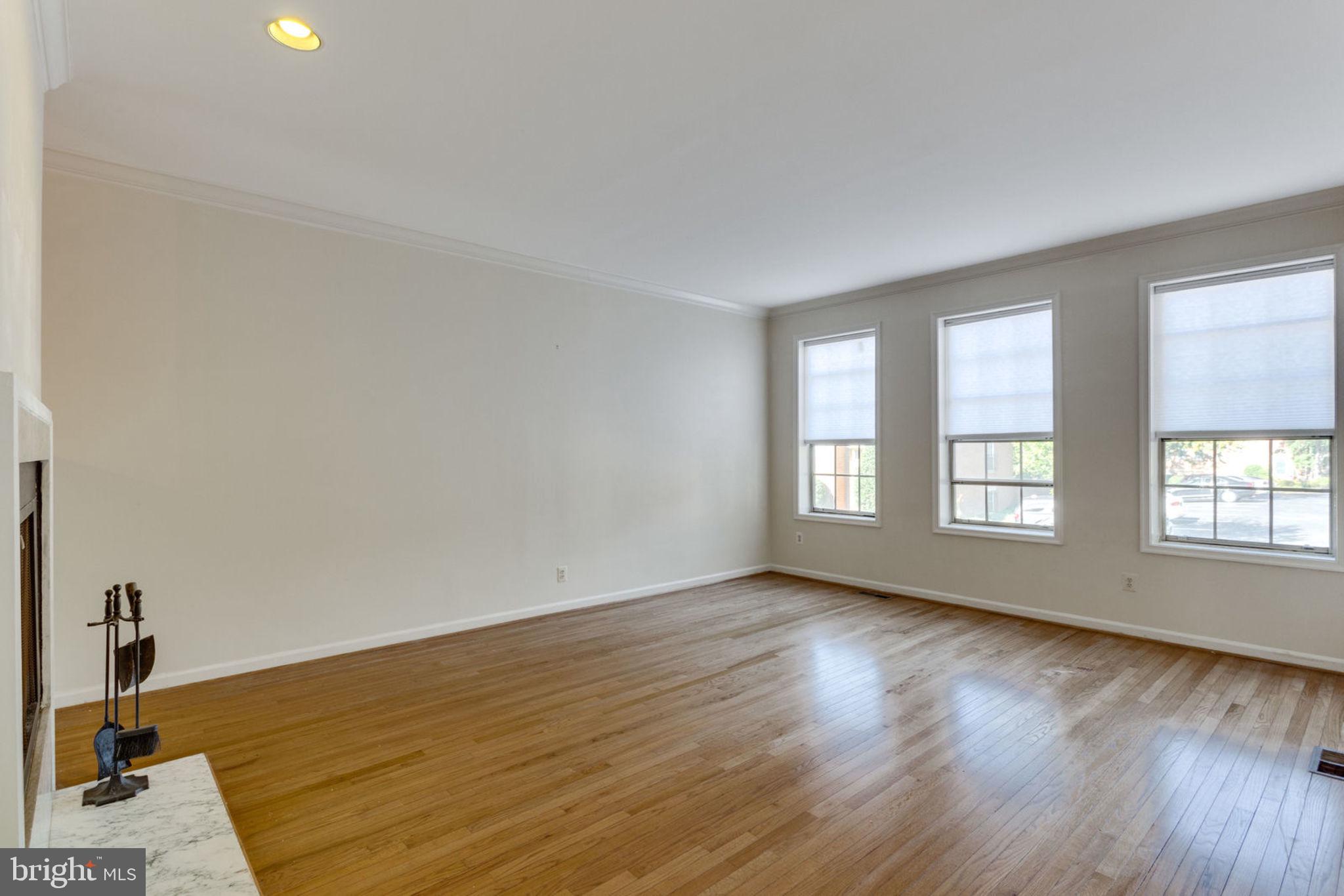 MCLEAN MEWS - Residential Lease