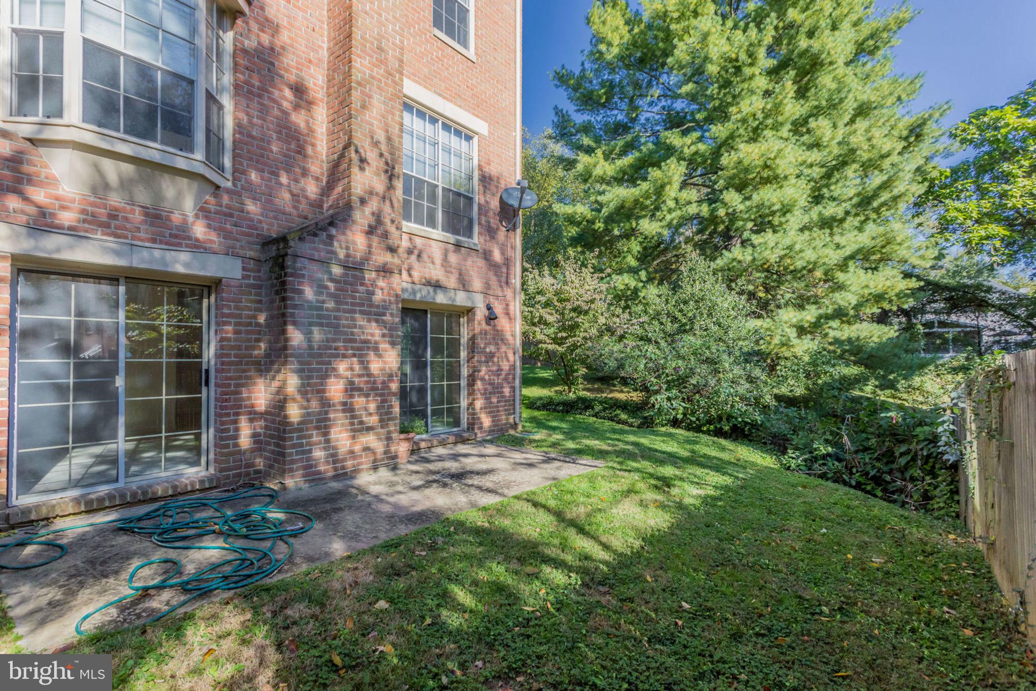 MCLEAN MEWS - Residential Lease