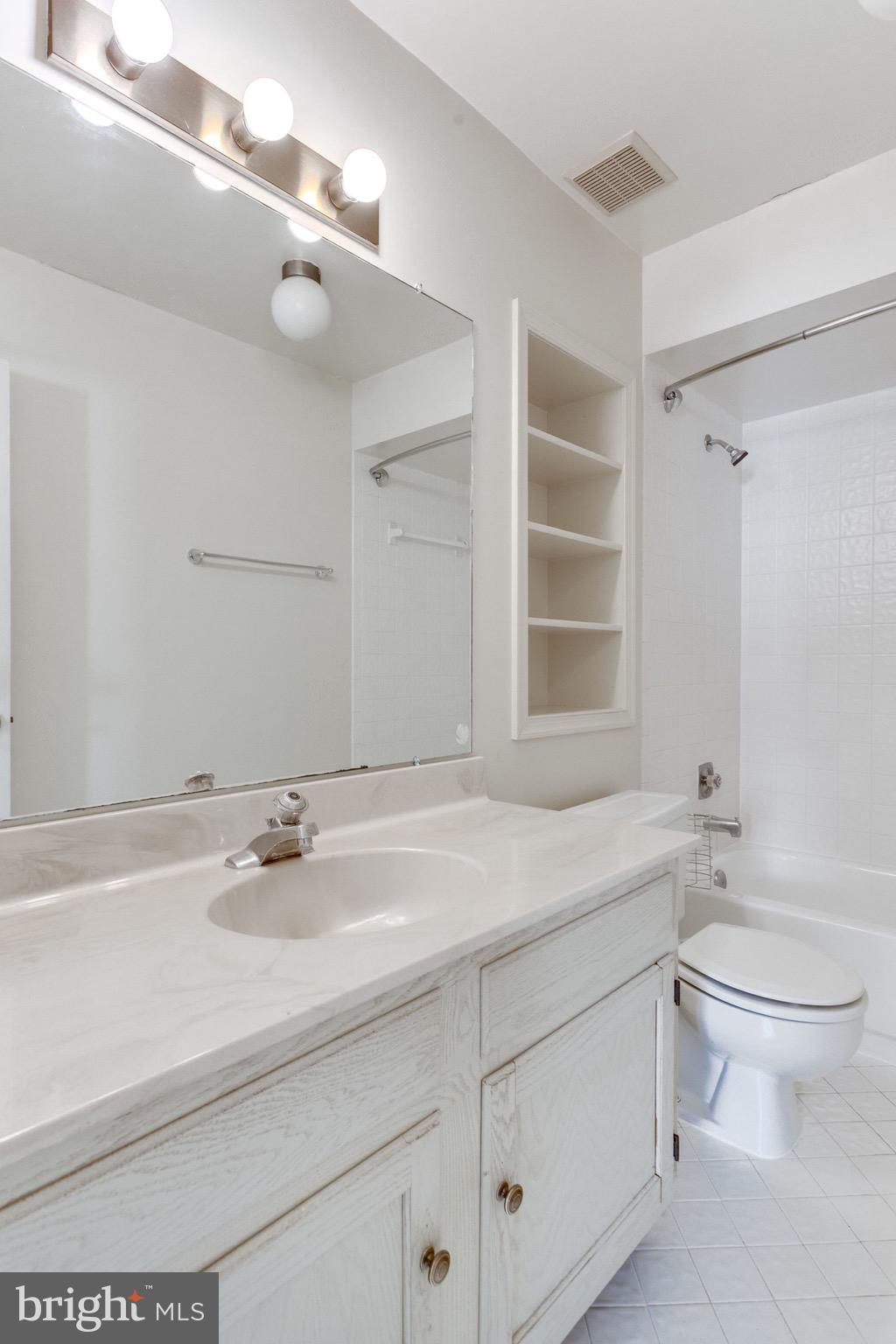 MCLEAN MEWS - Residential Lease