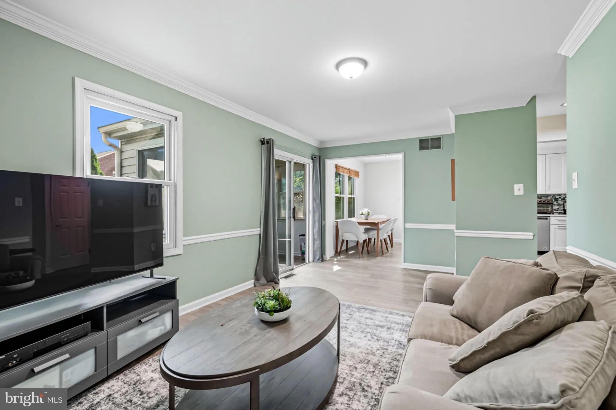 Ardmore, Pennsylvania 19003, United States, 4 Bedrooms Bedrooms, ,4 BathroomsBathrooms,Residential,Contingent,207714