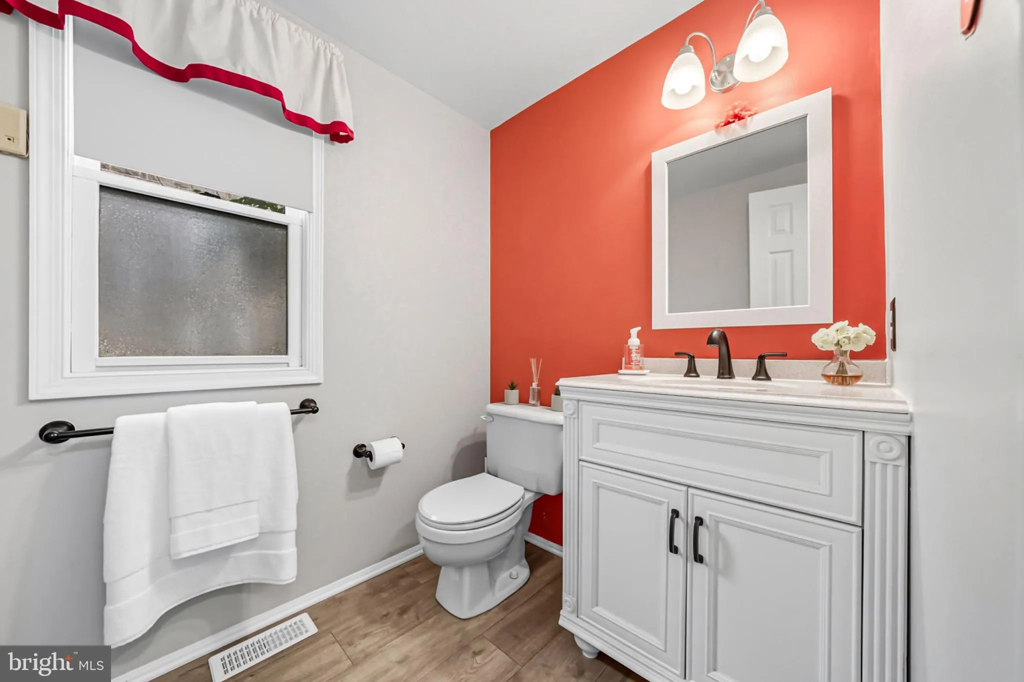 Ardmore, Pennsylvania 19003, United States, 4 Bedrooms Bedrooms, ,4 BathroomsBathrooms,Residential,Contingent,207714