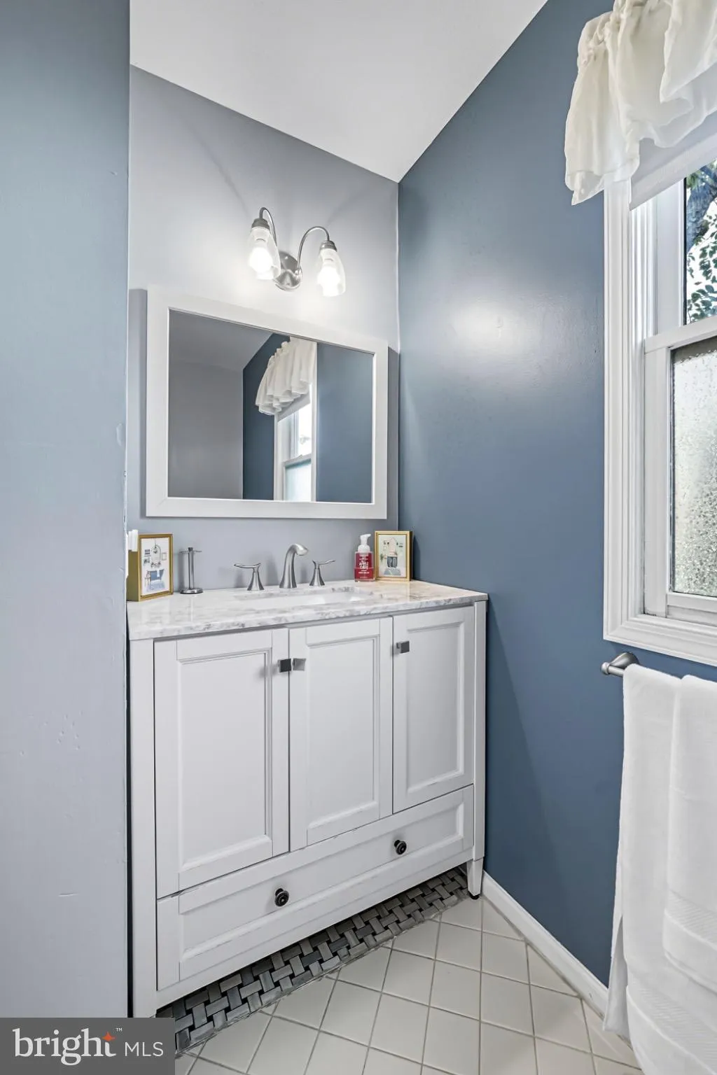 Ardmore, Pennsylvania 19003, United States, 4 Bedrooms Bedrooms, ,4 BathroomsBathrooms,Residential,Contingent,207714