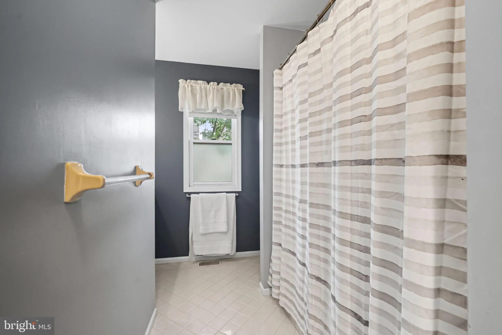 Ardmore, Pennsylvania 19003, United States, 4 Bedrooms Bedrooms, ,4 BathroomsBathrooms,Residential,Contingent,207714