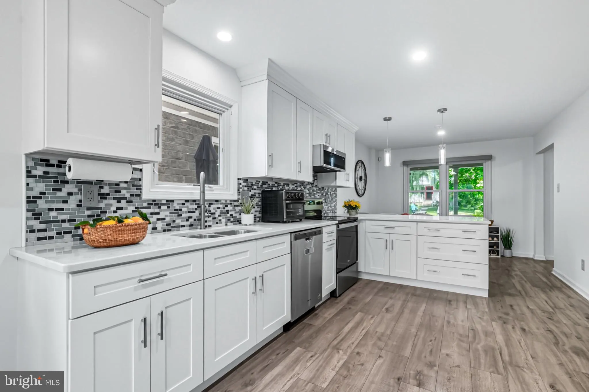 Ardmore, Pennsylvania 19003, United States, 4 Bedrooms Bedrooms, ,4 BathroomsBathrooms,Residential,Contingent,207714