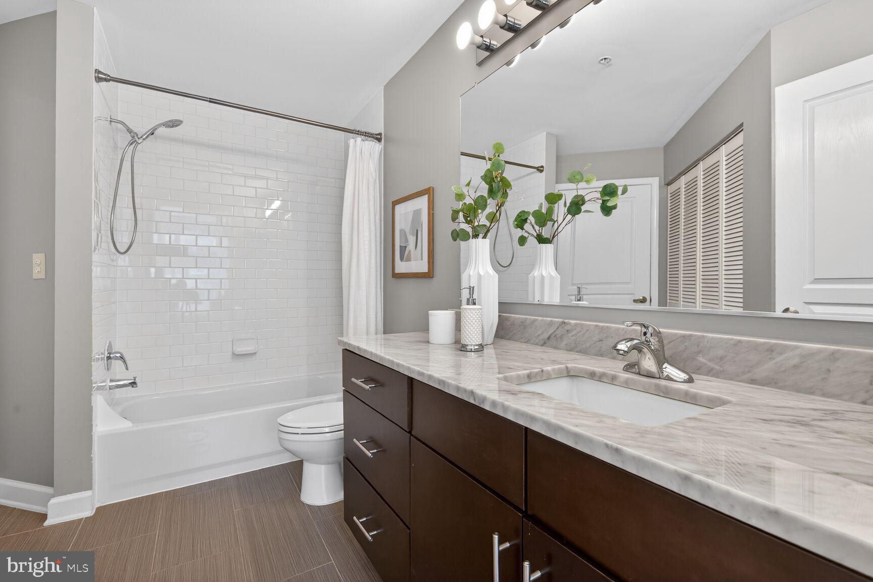 SAVOY AT RESTON TOWN CENTER - Residential