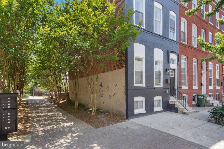 HUGE PRICE DEDUCTION...Experience urban luxury in this stunning end-of-group townhome. Exposed brick walls add character while three levels offer ample space. The main bedroom impresses with a double vanity, jacuzzi tub, and separate shower. Enjoy the gourmet kitchen with granite counters. This 3-bedroom, 3-full-bath, 1-half-bath home is a unique find in a vibrant location.