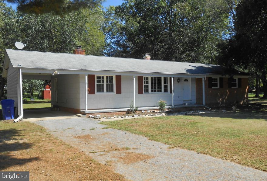 GREAT RENTAL!!!  1 LEVEL LIVING, HUGE YARD, HARDWOOD FLOORS, 2 FULL BATHS AND 3 BEDROOMS.  UPDATED KITCHEN AND SEPARATE DINING ROOM ALL FOR LESS THAN AN APARTMENT!!  GRASS CUTTING INCLUDED IN RENT, NO SMOKING AND PETS CASE-BY CASE.