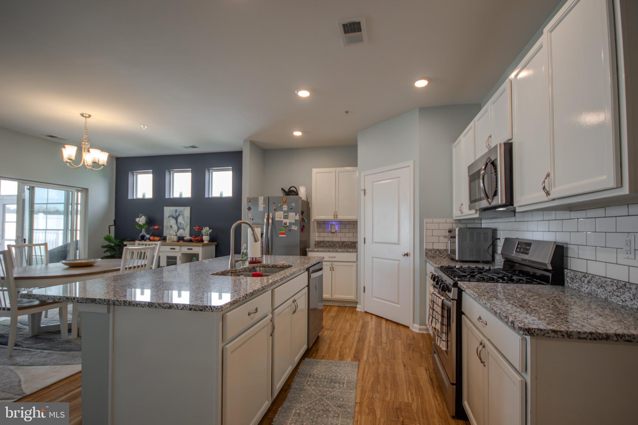 418 TWIN CREEKS DRIVE