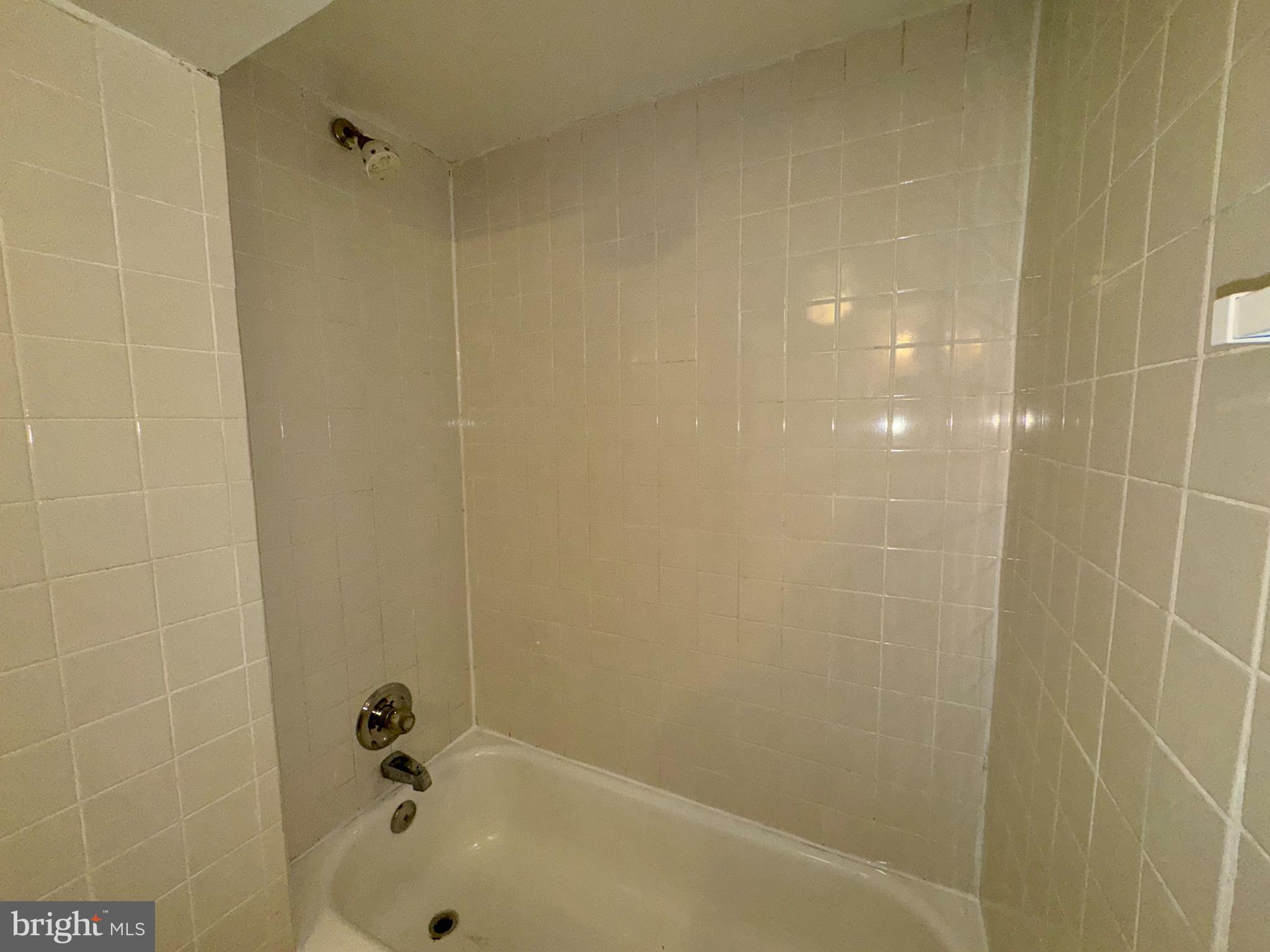 UNIVERSITY ESTATES - Residential Lease