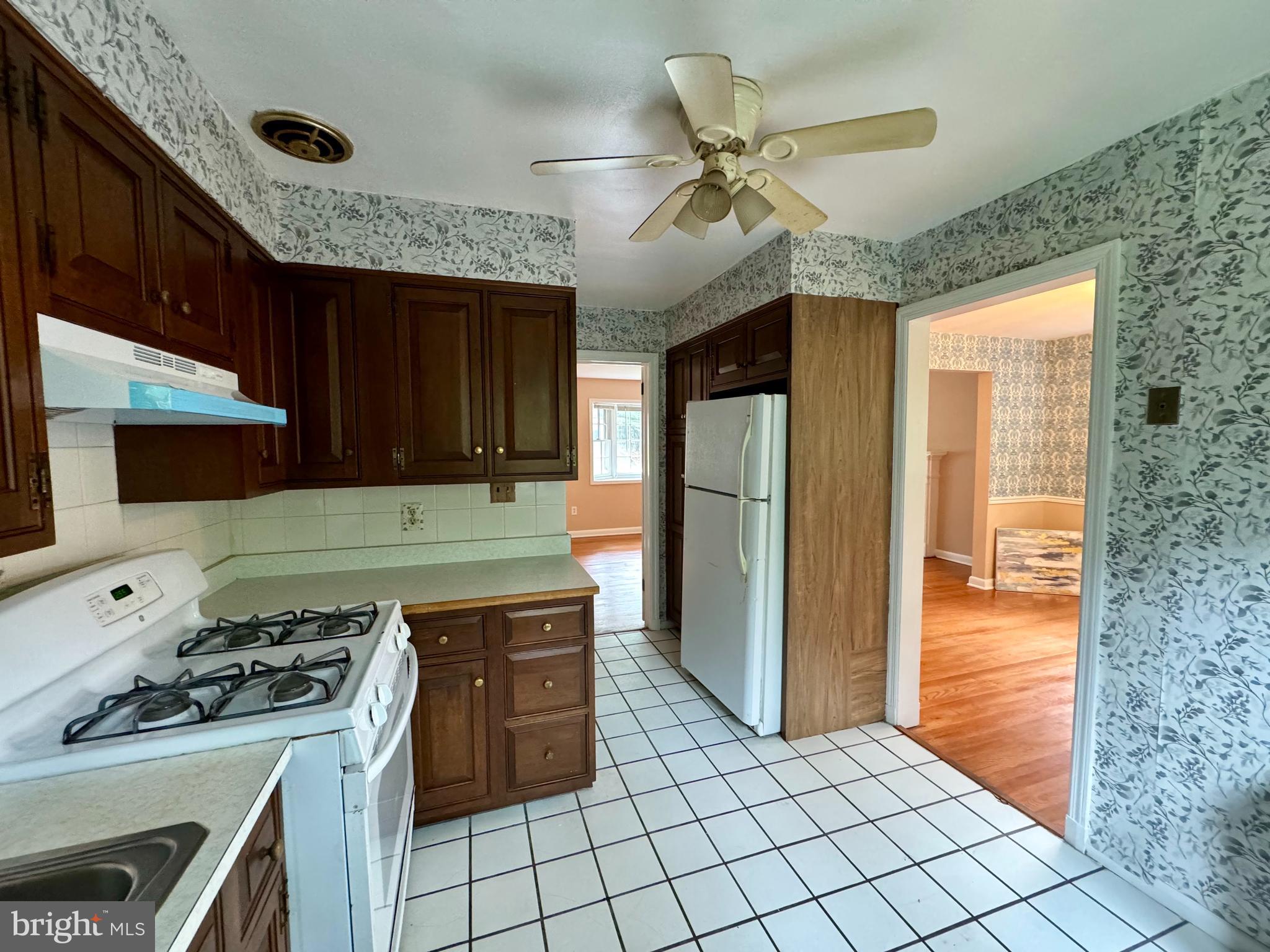 UNIVERSITY ESTATES - Residential Lease