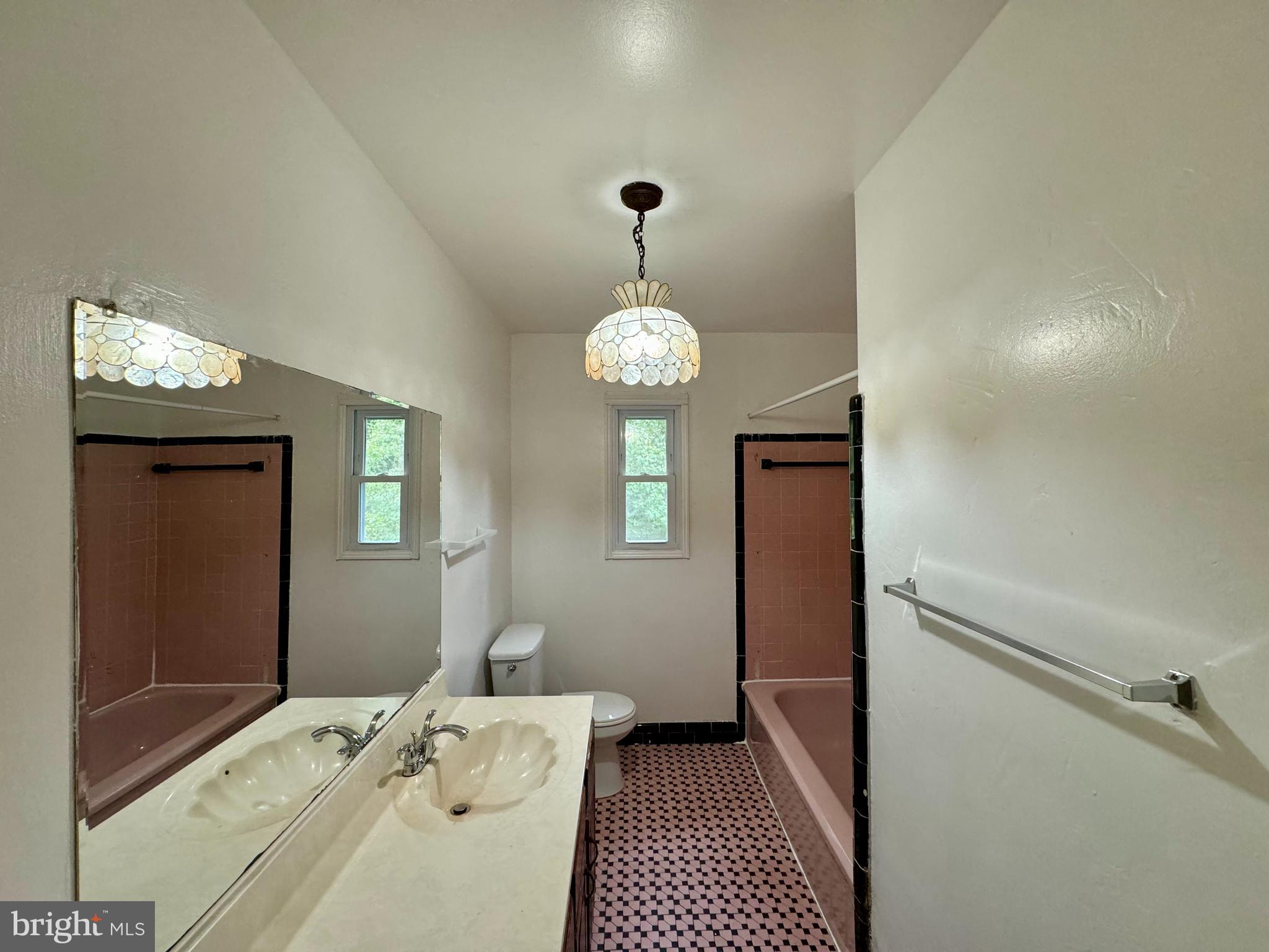 UNIVERSITY ESTATES - Residential Lease