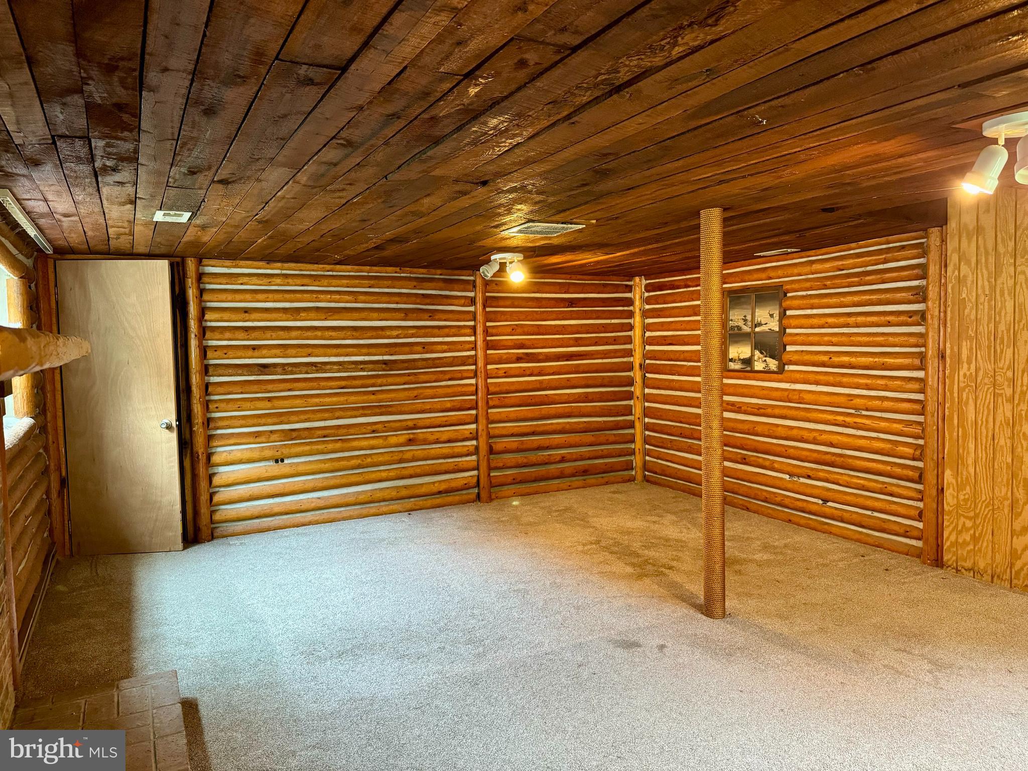 UNIVERSITY ESTATES - Residential Lease