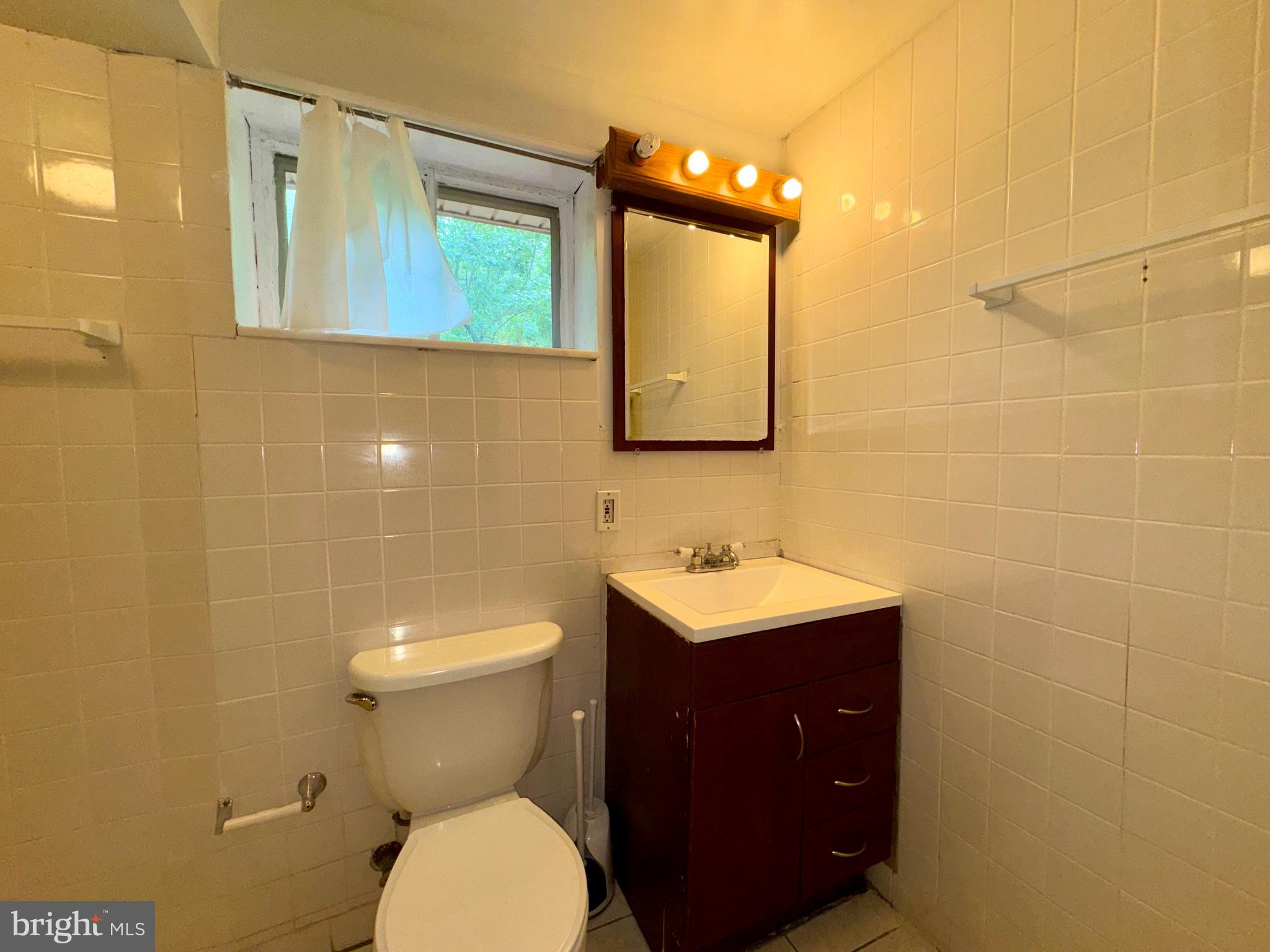 UNIVERSITY ESTATES - Residential Lease