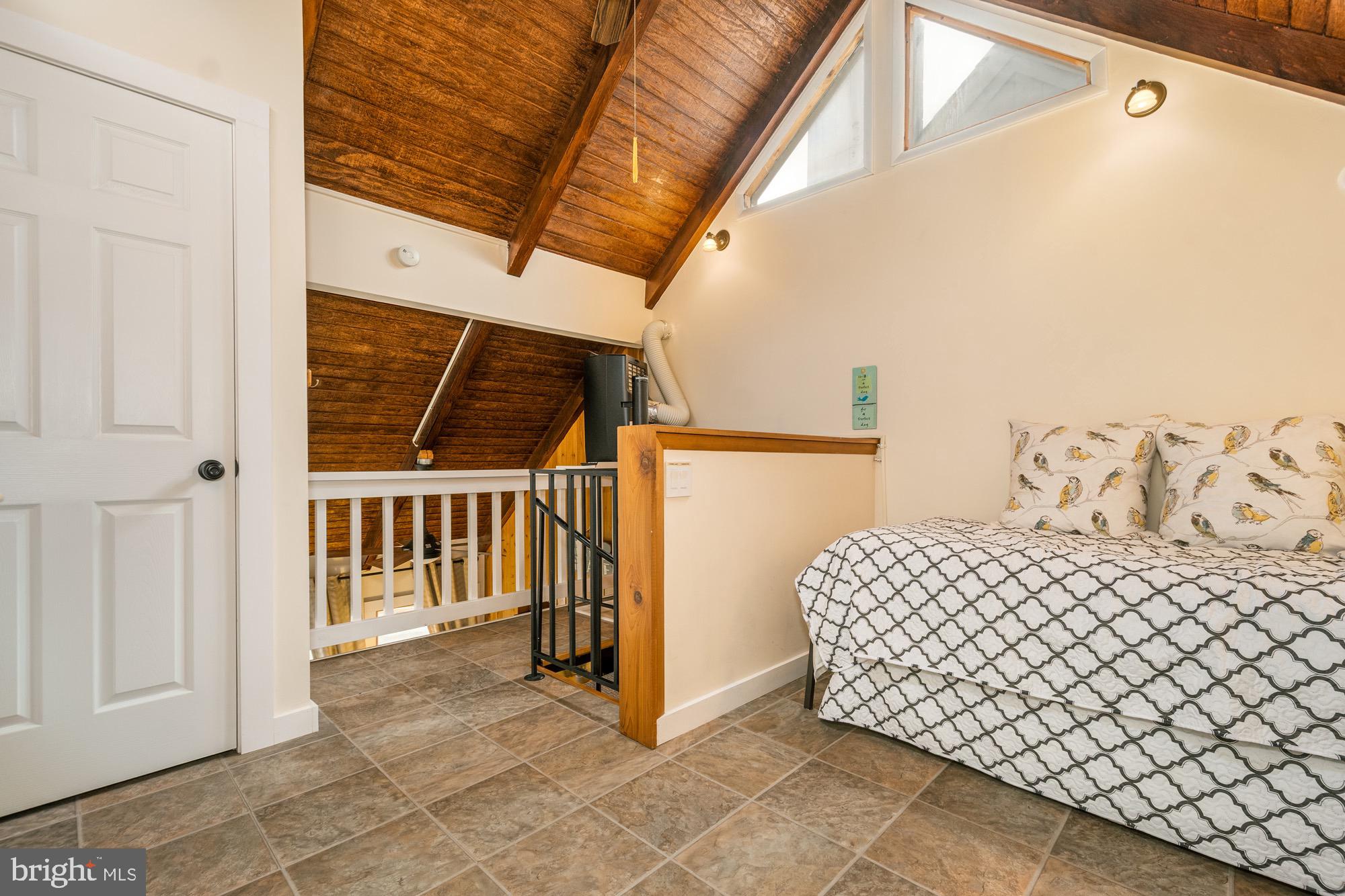 TRADERS LANDING - Residential