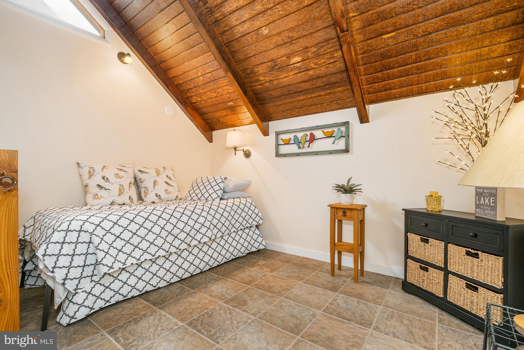 TRADERS LANDING - Residential