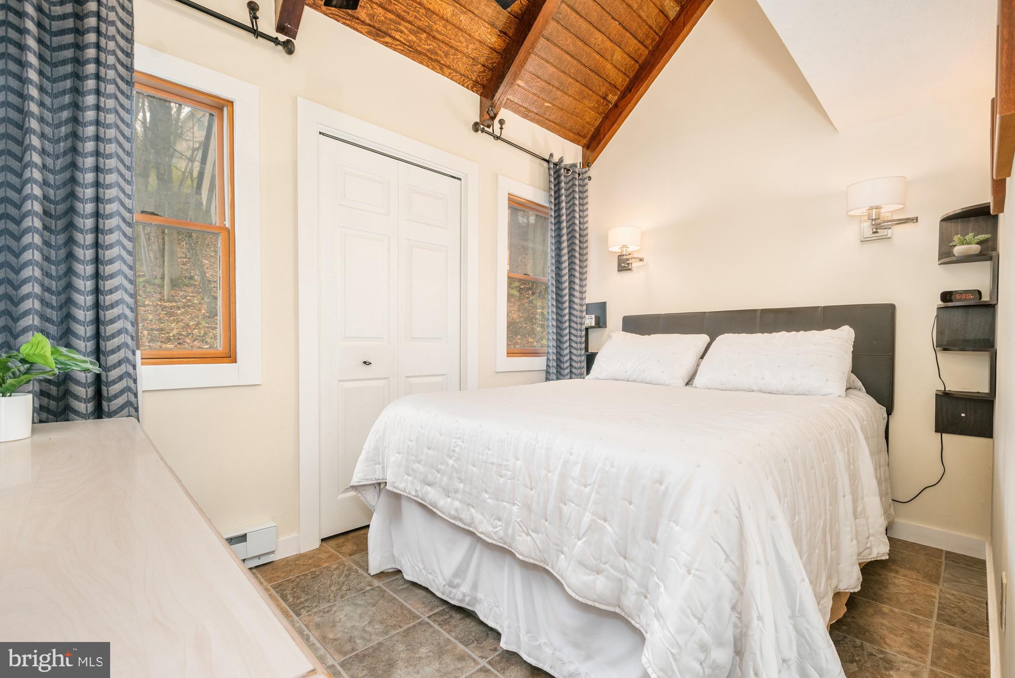 TRADERS LANDING - Residential