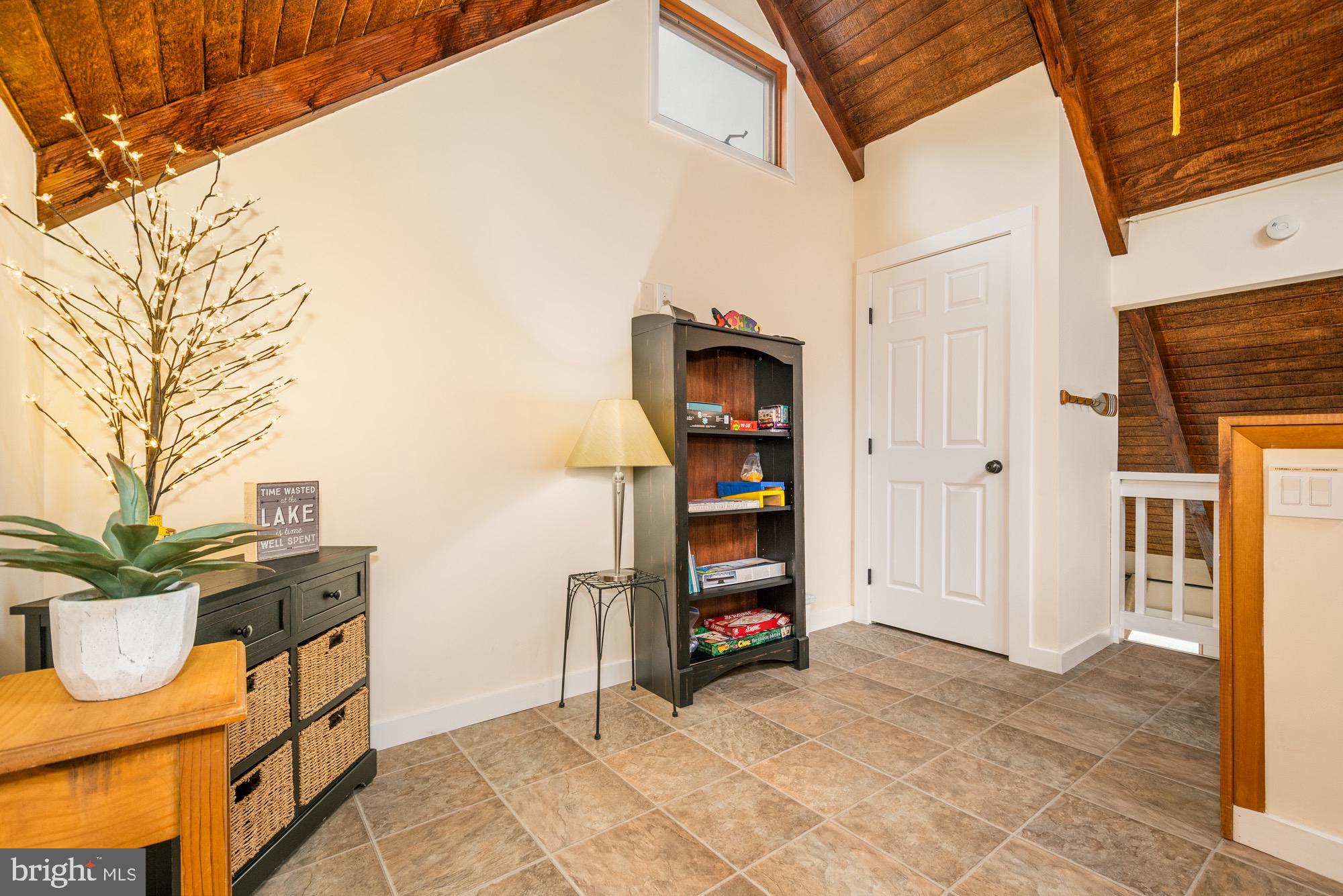 TRADERS LANDING - Residential