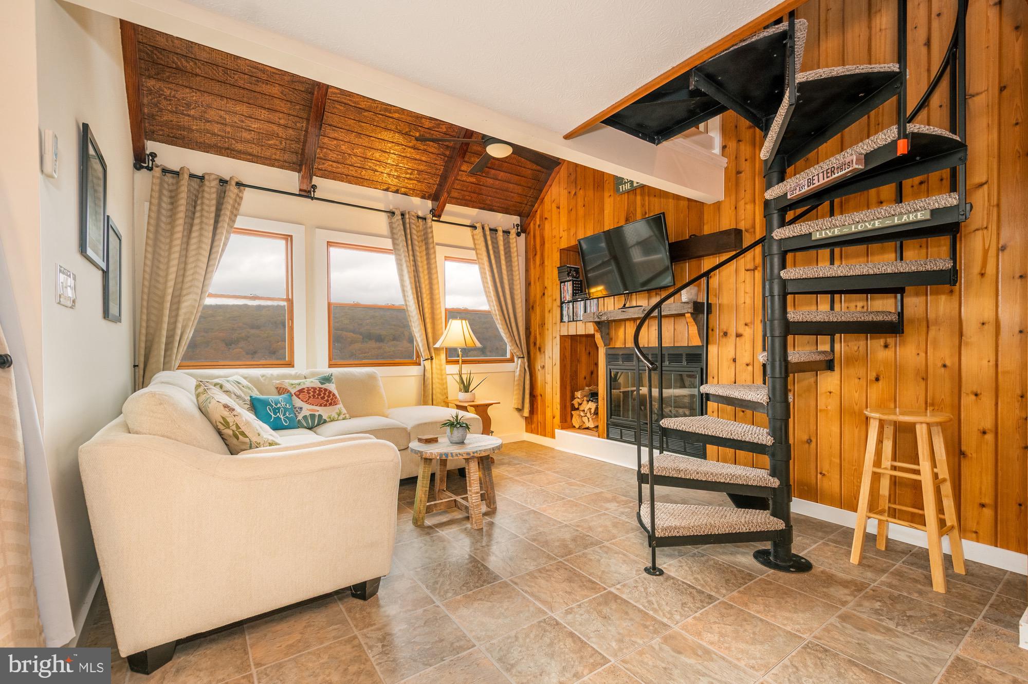 TRADERS LANDING - Residential