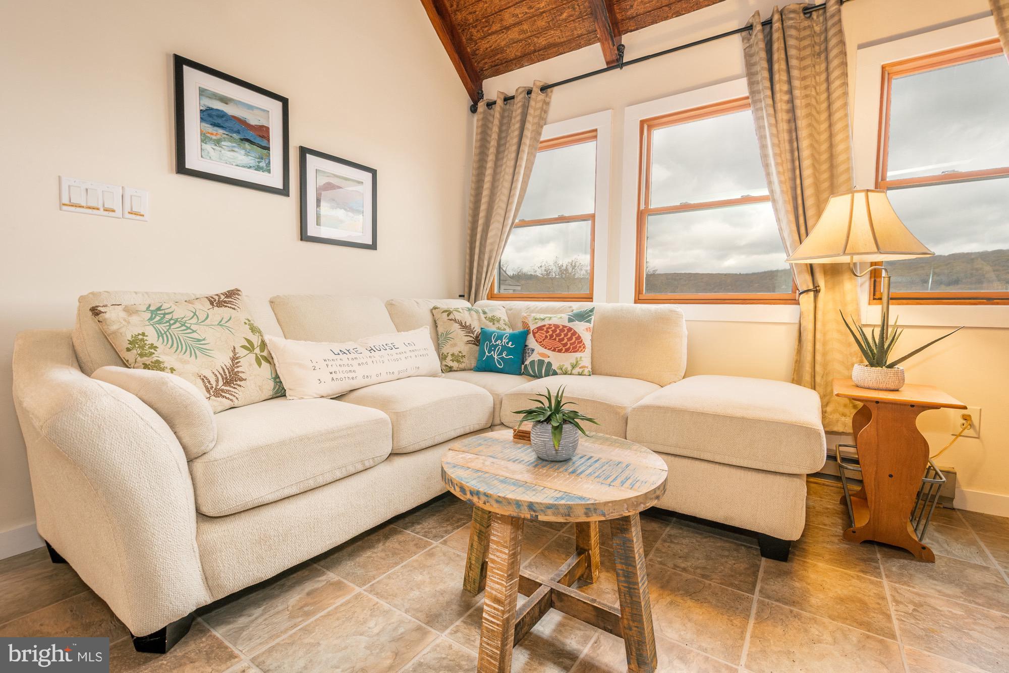 TRADERS LANDING - Residential