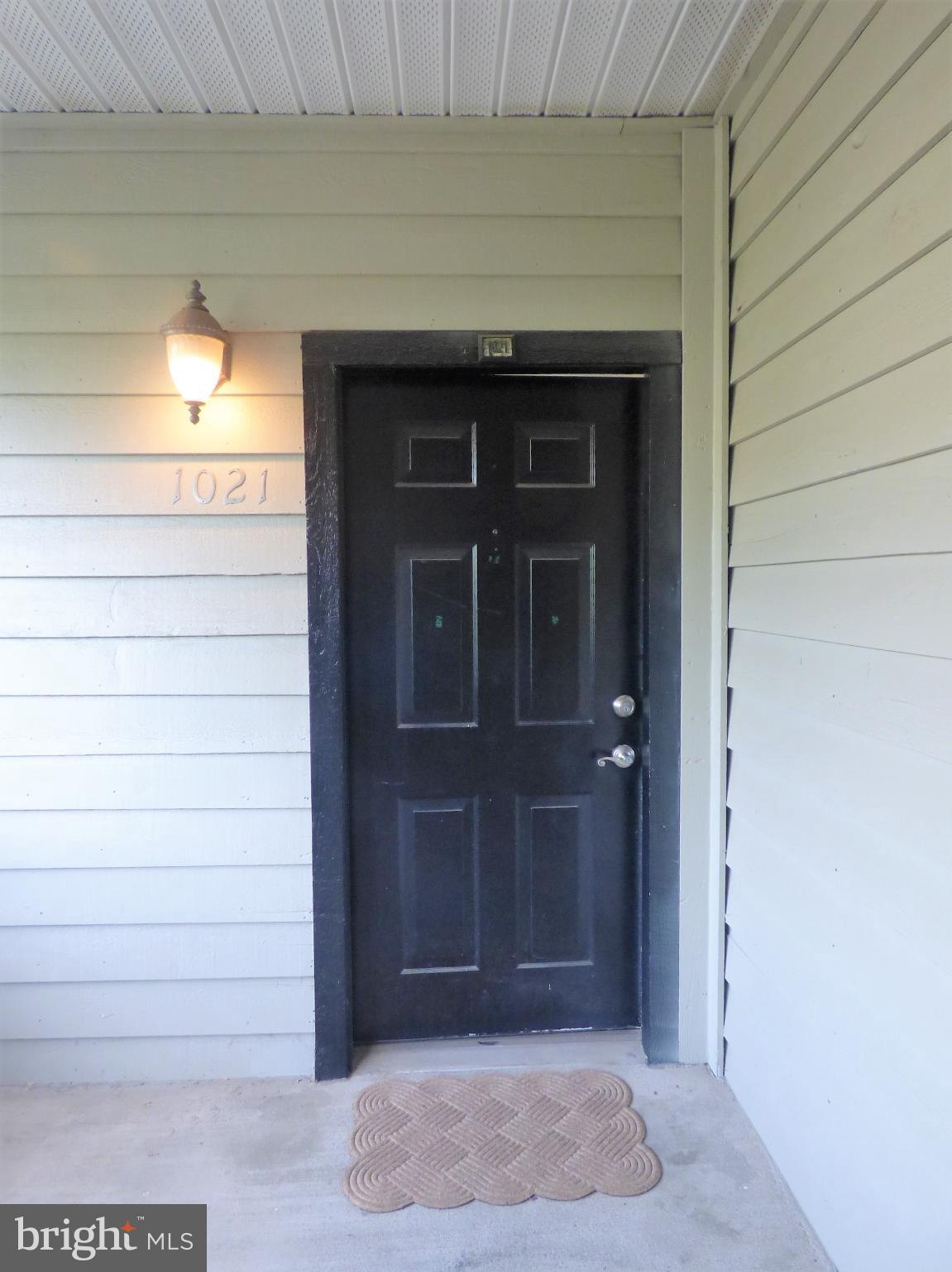 PENDERBROOK SQUARE CONDOMINIUMS - Residential Lease