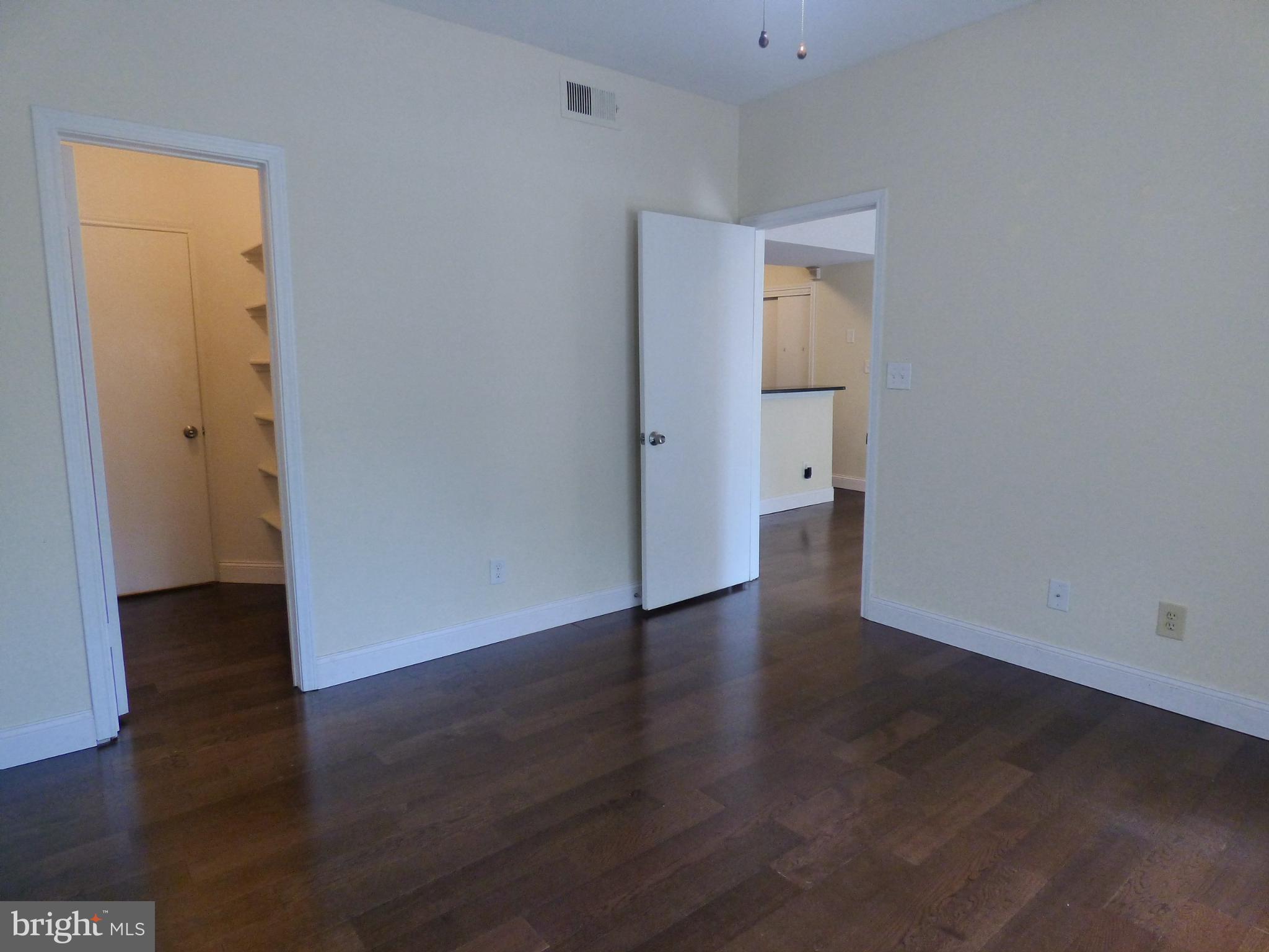 PENDERBROOK SQUARE CONDOMINIUMS - Residential Lease