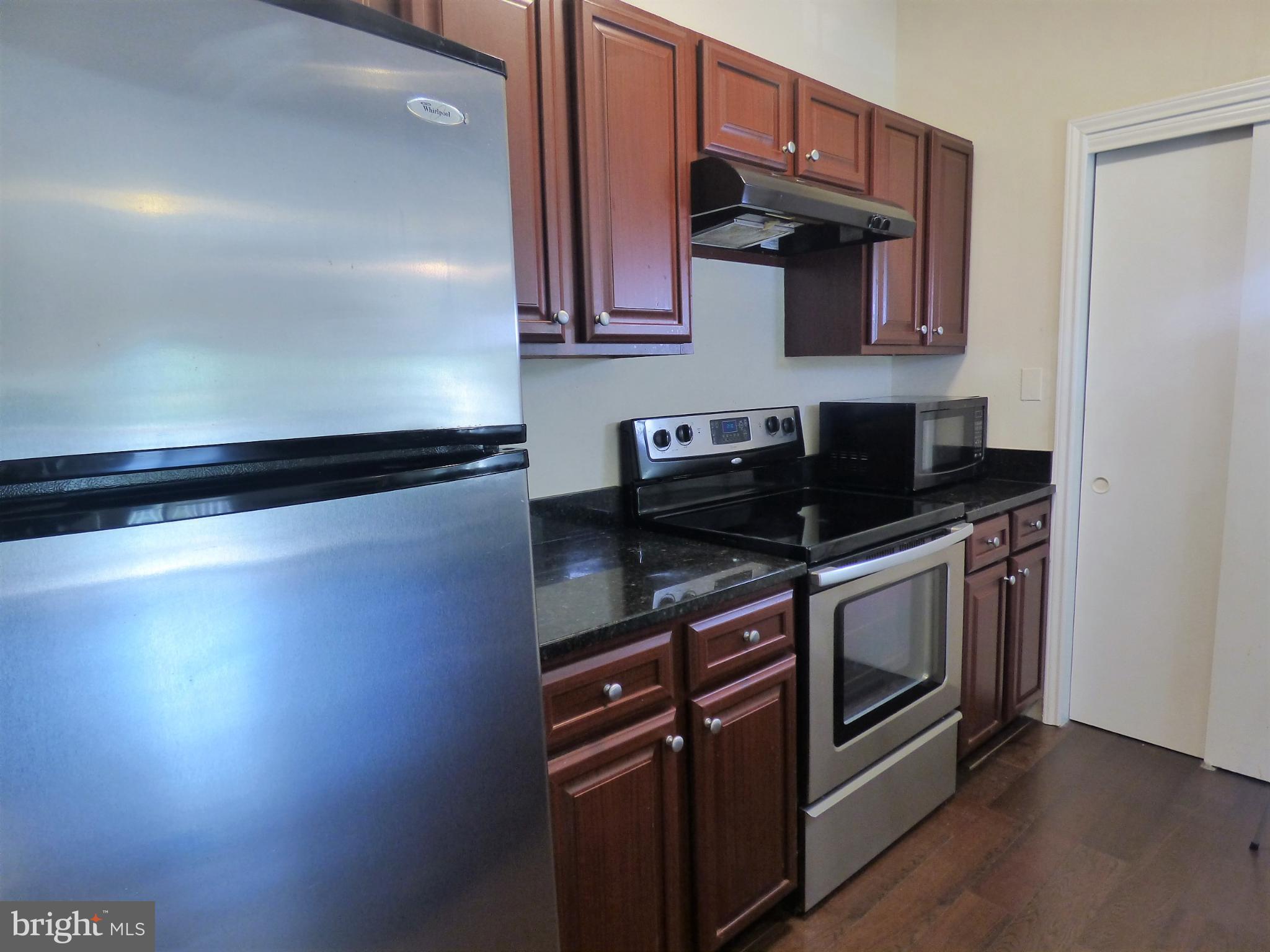 PENDERBROOK SQUARE CONDOMINIUMS - Residential Lease