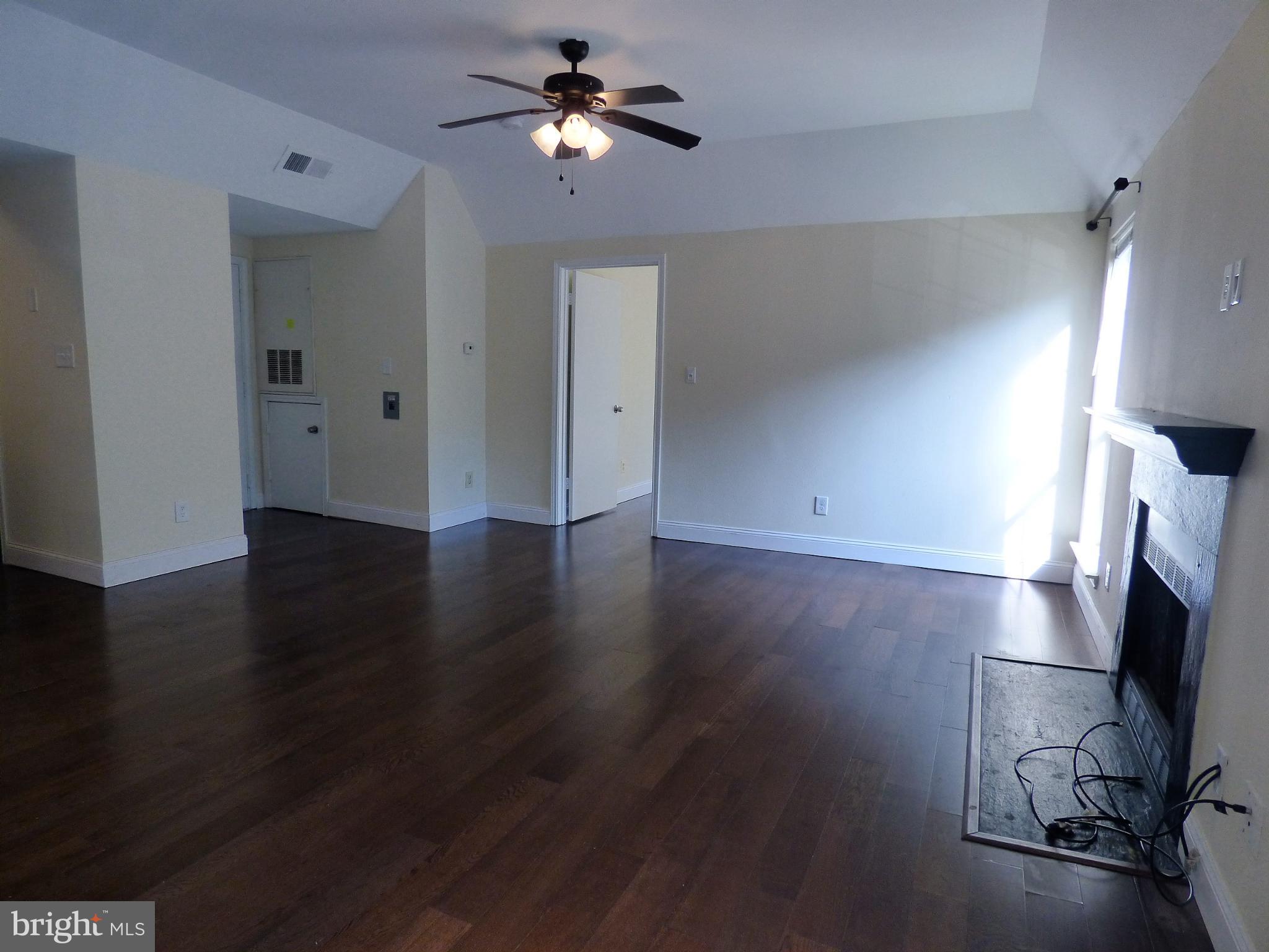 PENDERBROOK SQUARE CONDOMINIUMS - Residential Lease