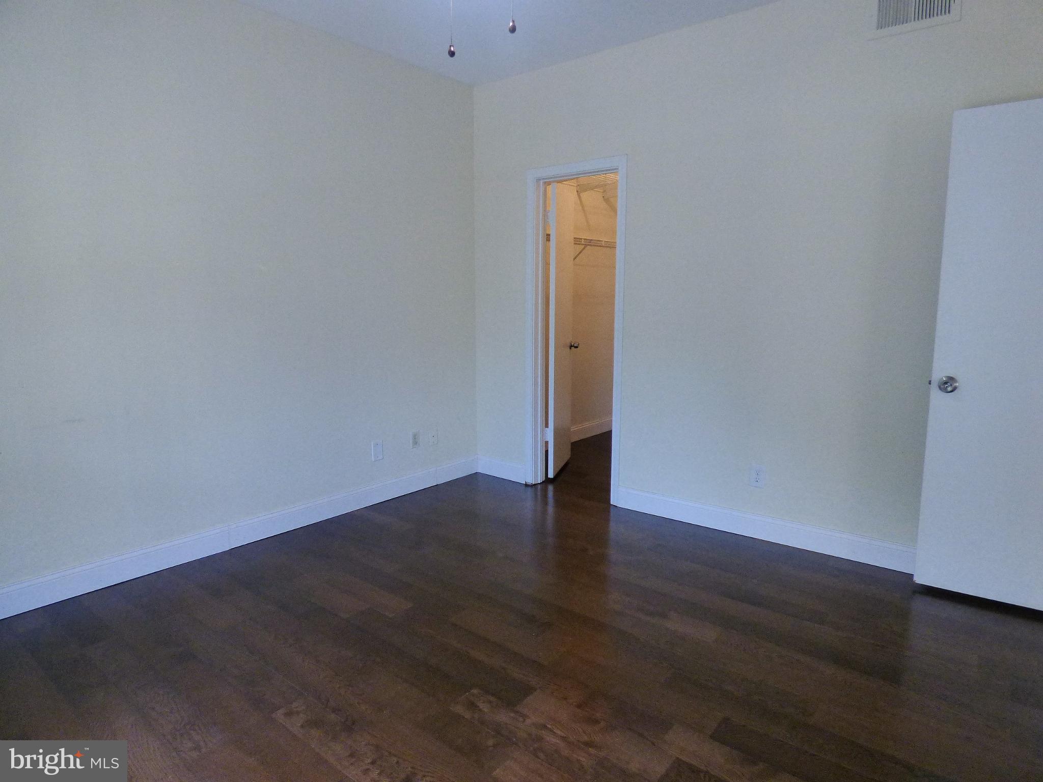 PENDERBROOK SQUARE CONDOMINIUMS - Residential Lease