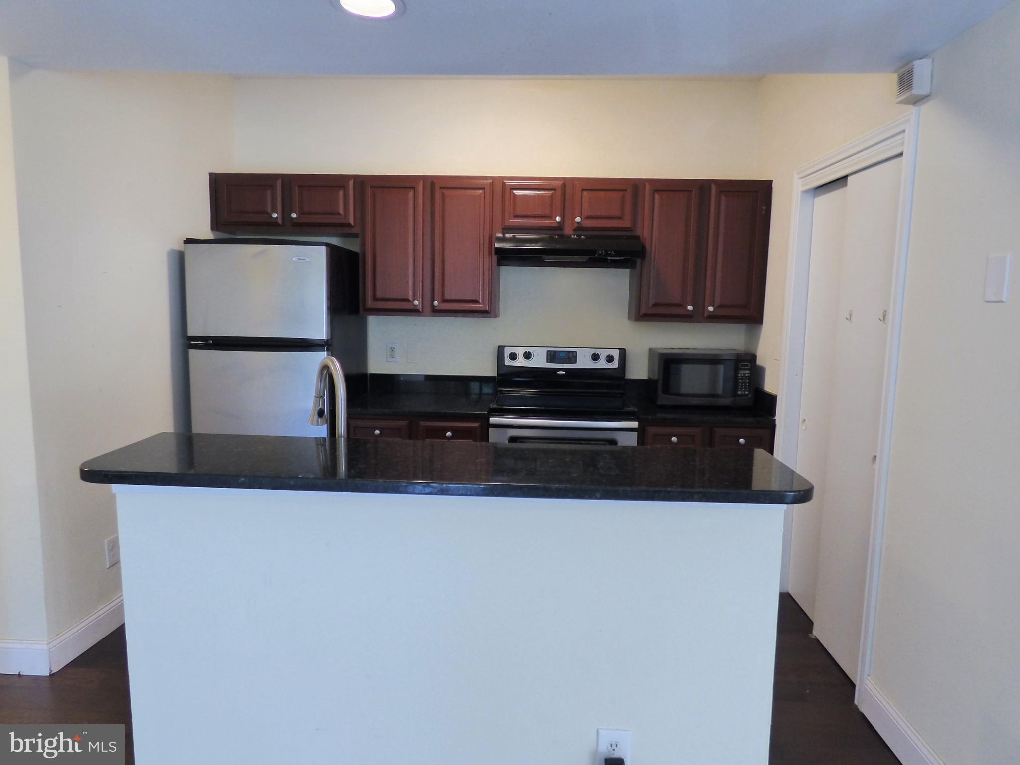 PENDERBROOK SQUARE CONDOMINIUMS - Residential Lease