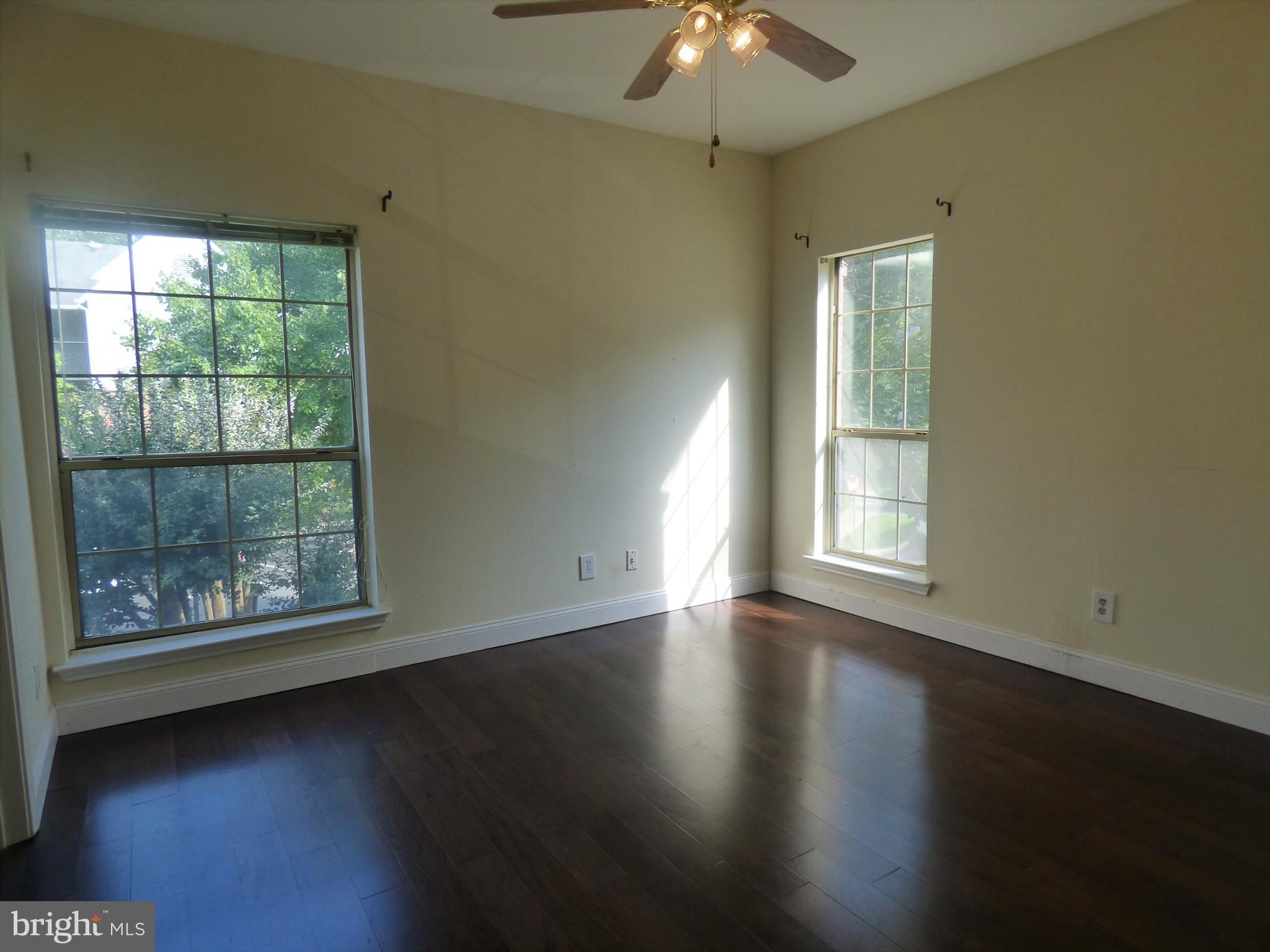 PENDERBROOK SQUARE CONDOMINIUMS - Residential Lease