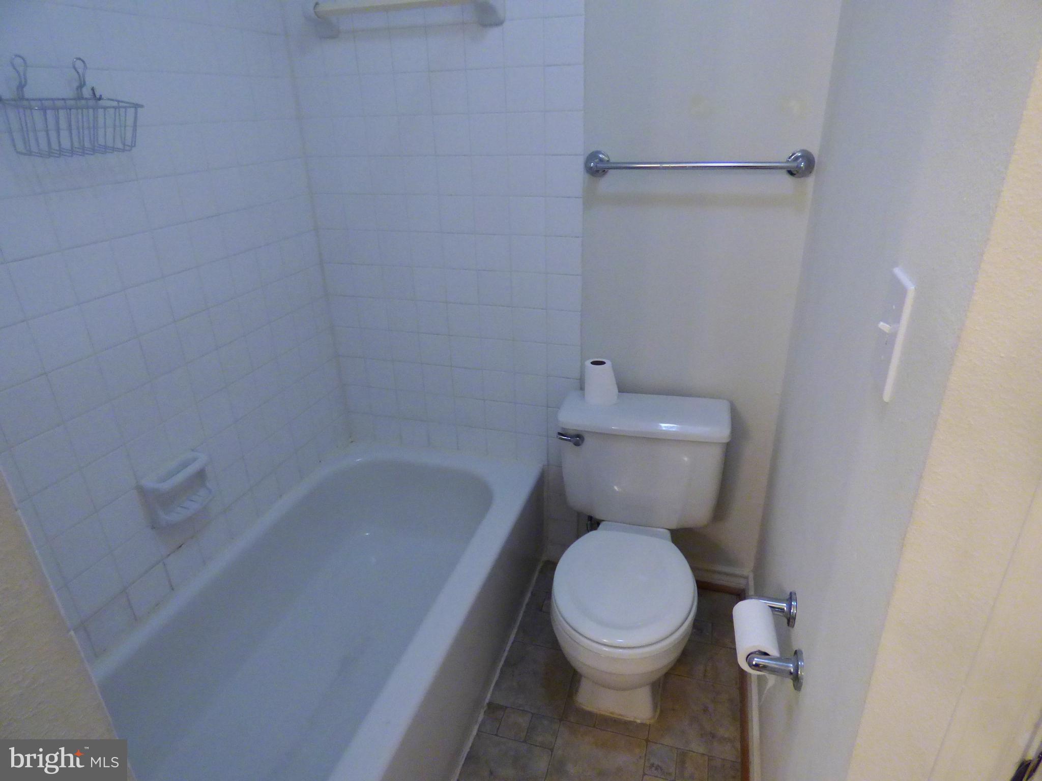 PENDERBROOK SQUARE CONDOMINIUMS - Residential Lease