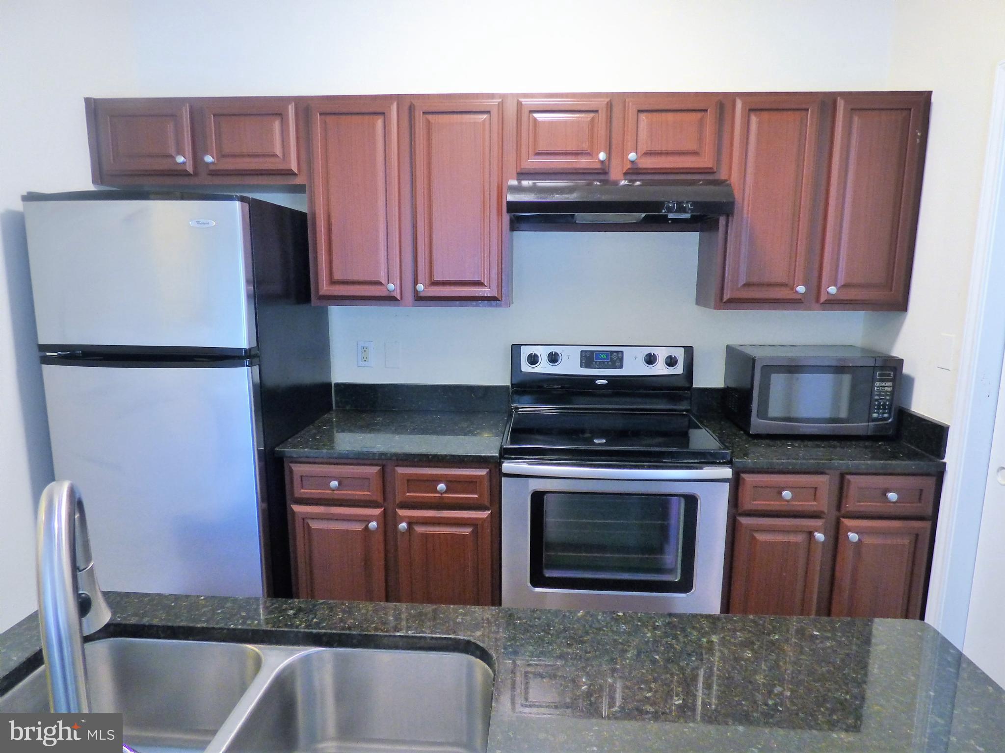 PENDERBROOK SQUARE CONDOMINIUMS - Residential Lease