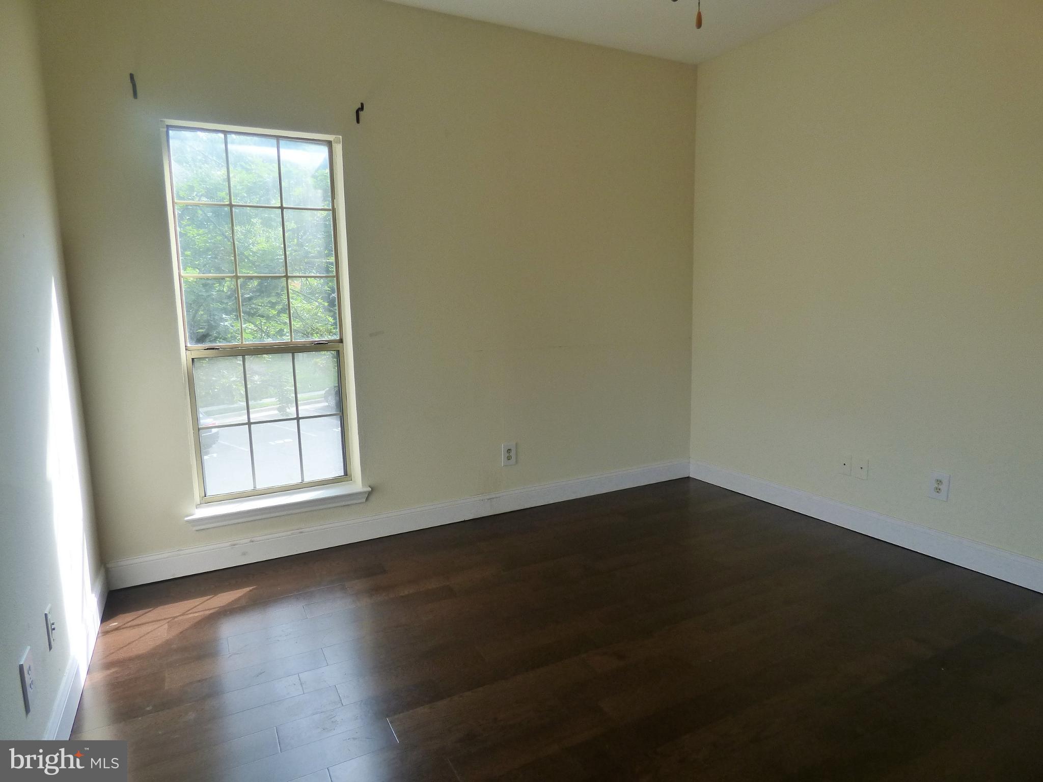 PENDERBROOK SQUARE CONDOMINIUMS - Residential Lease