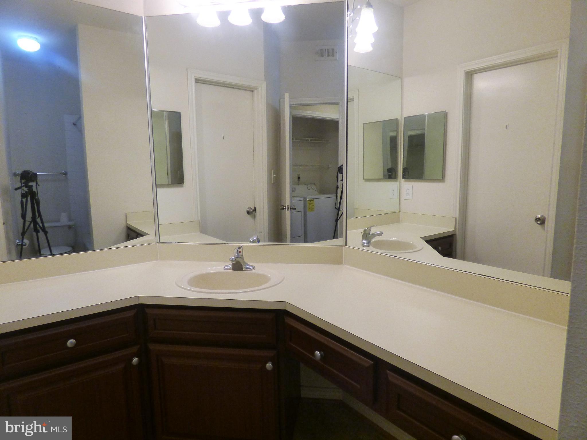 PENDERBROOK SQUARE CONDOMINIUMS - Residential Lease