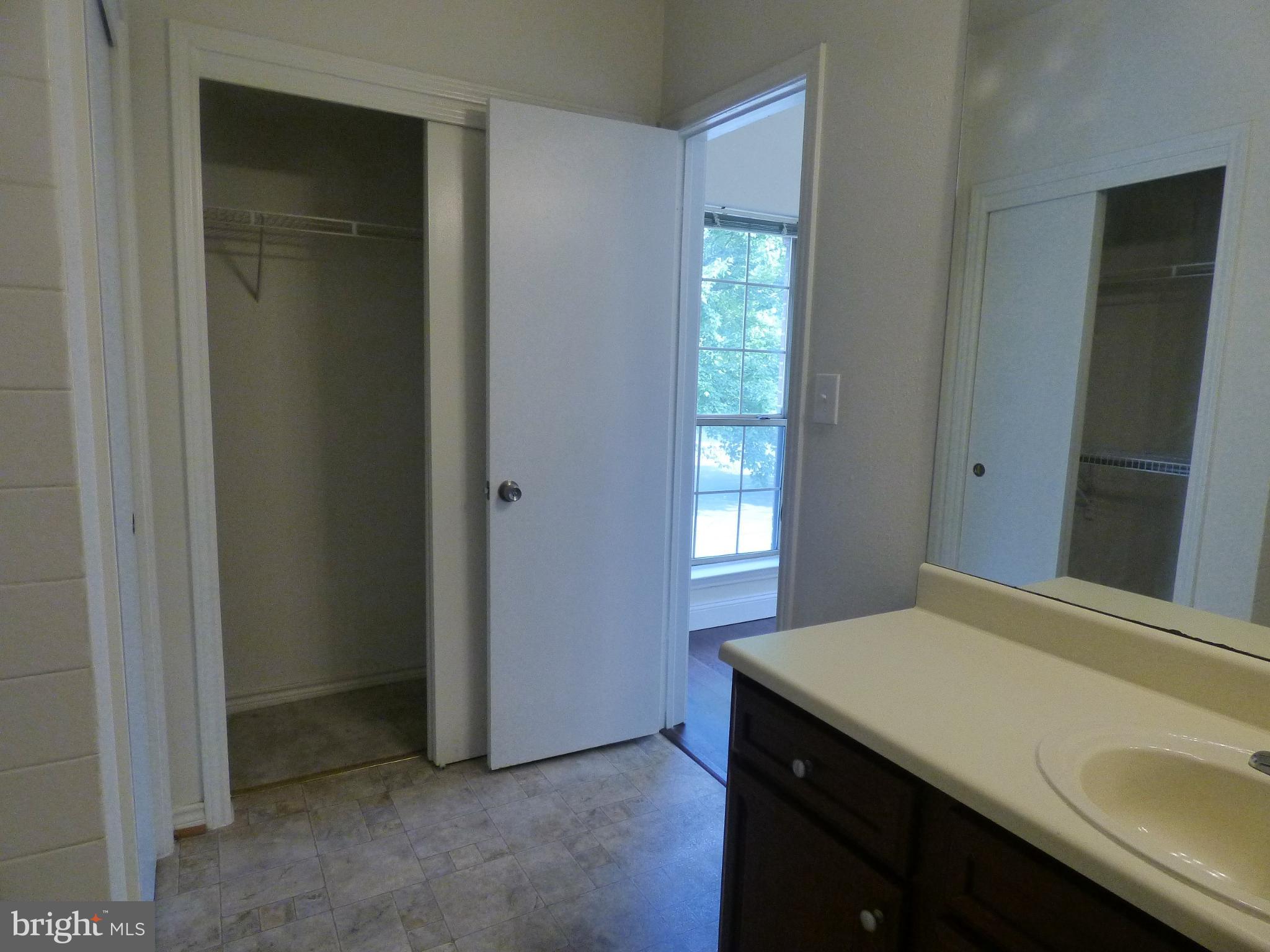 PENDERBROOK SQUARE CONDOMINIUMS - Residential Lease