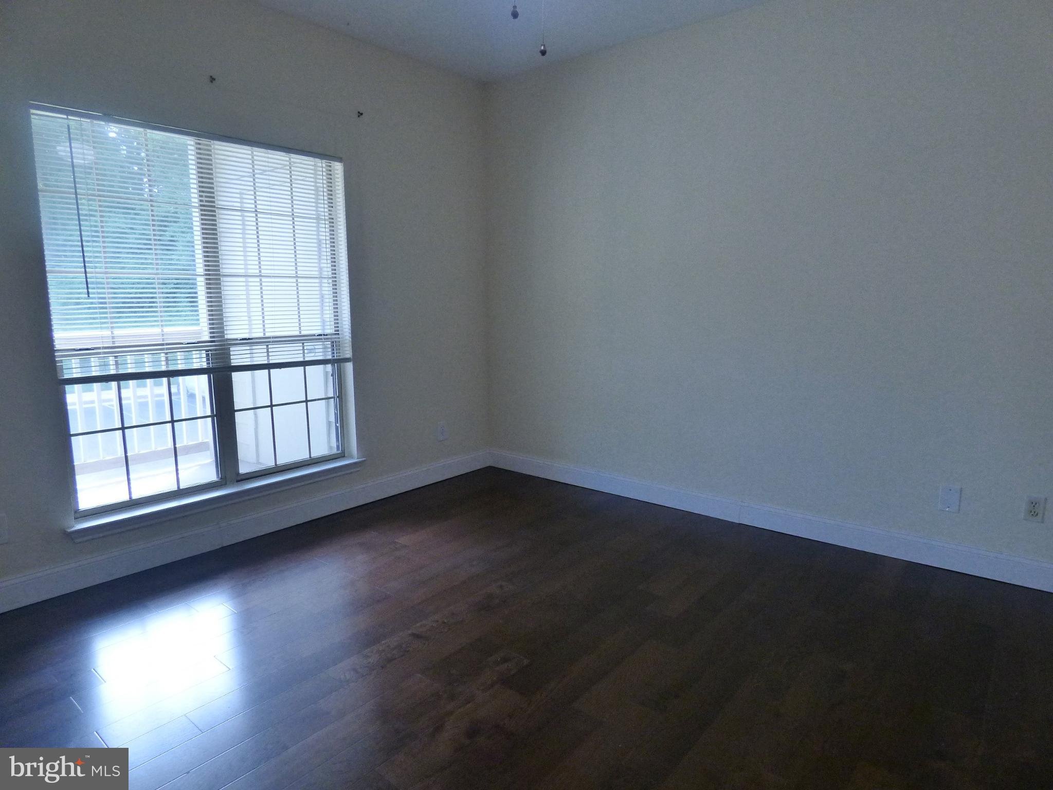 PENDERBROOK SQUARE CONDOMINIUMS - Residential Lease