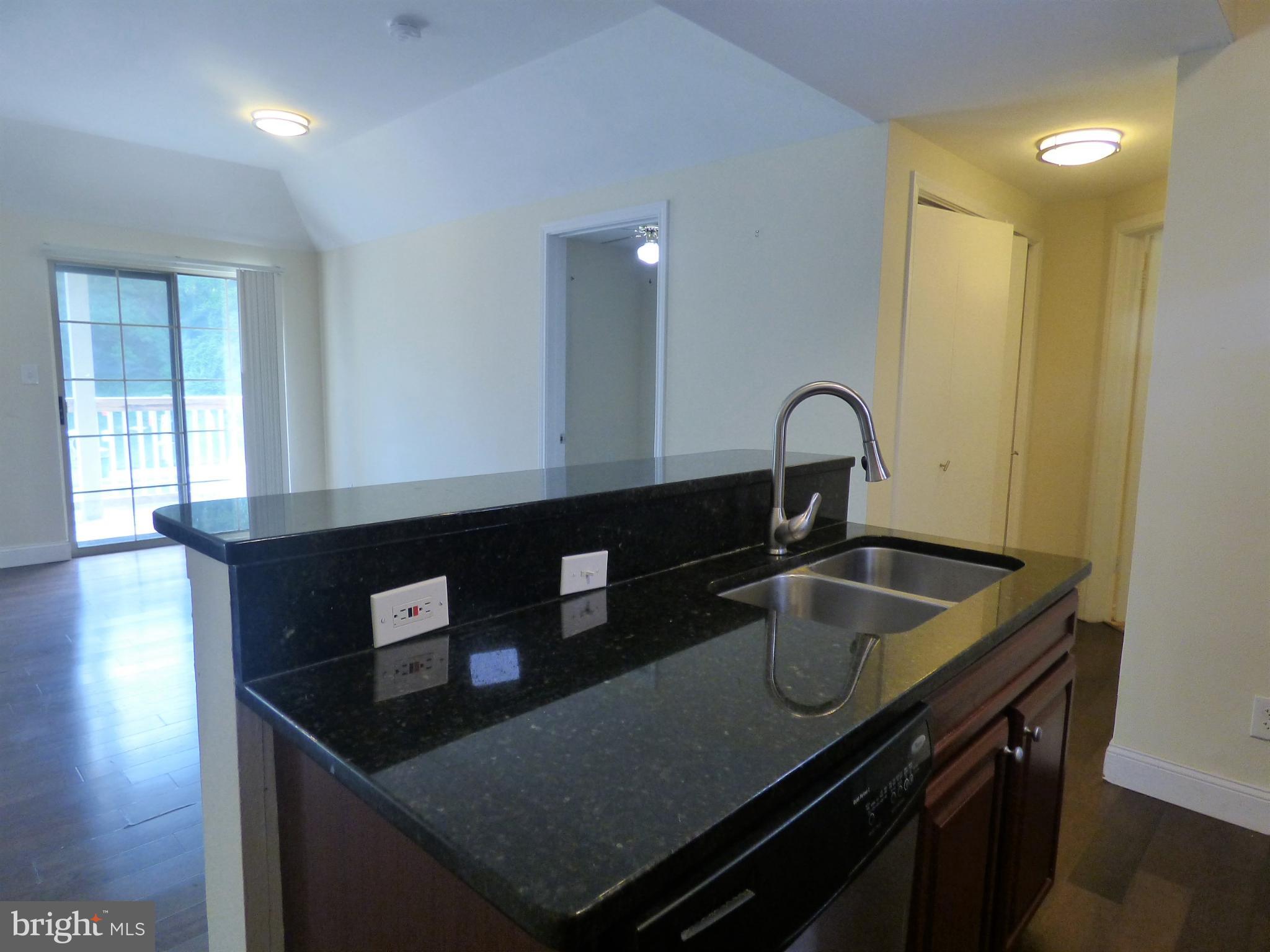 PENDERBROOK SQUARE CONDOMINIUMS - Residential Lease