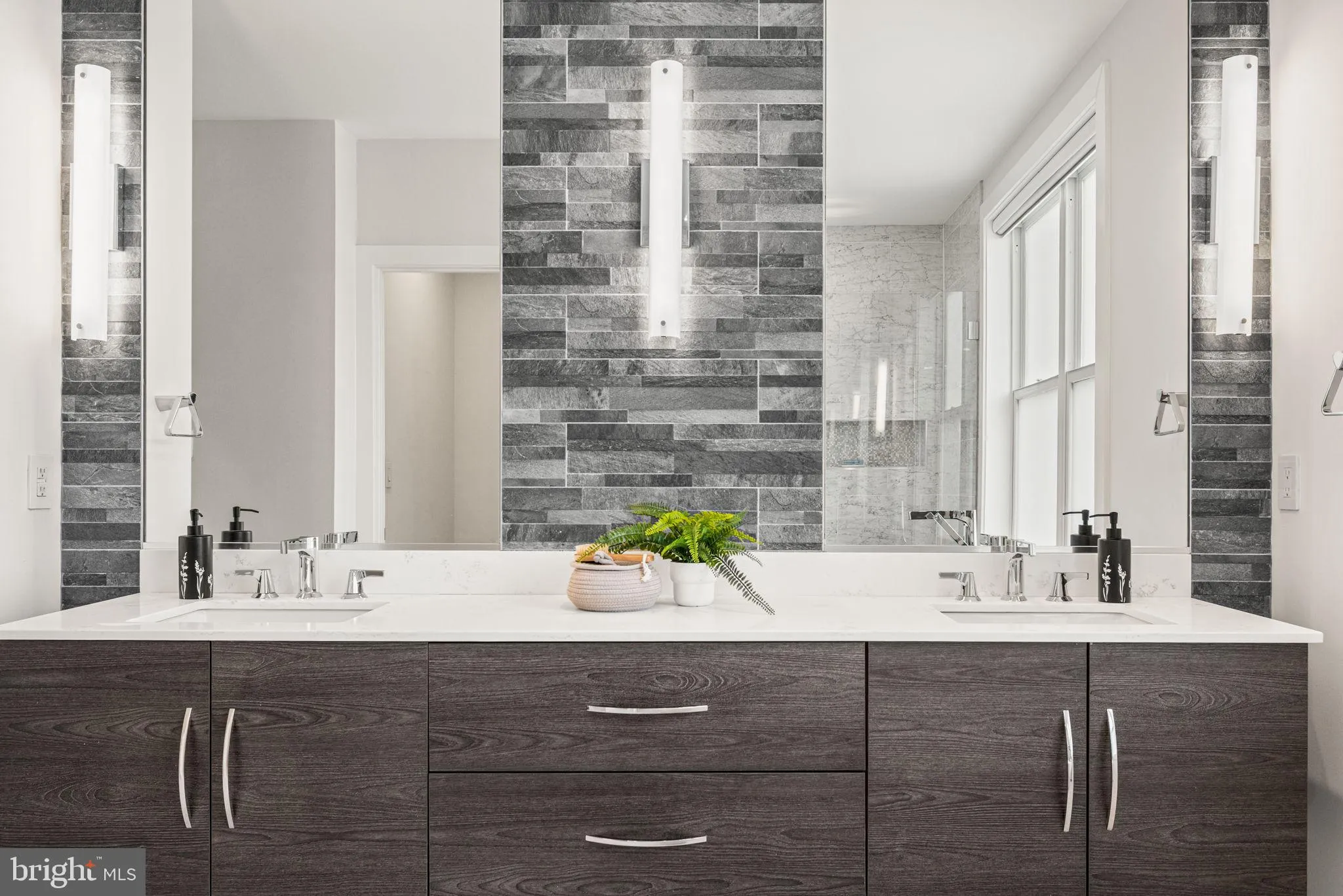 Philadelphia, Pennsylvania 19147, United States, 3 Bedrooms Bedrooms, ,4 BathroomsBathrooms,Residential,Active,208198