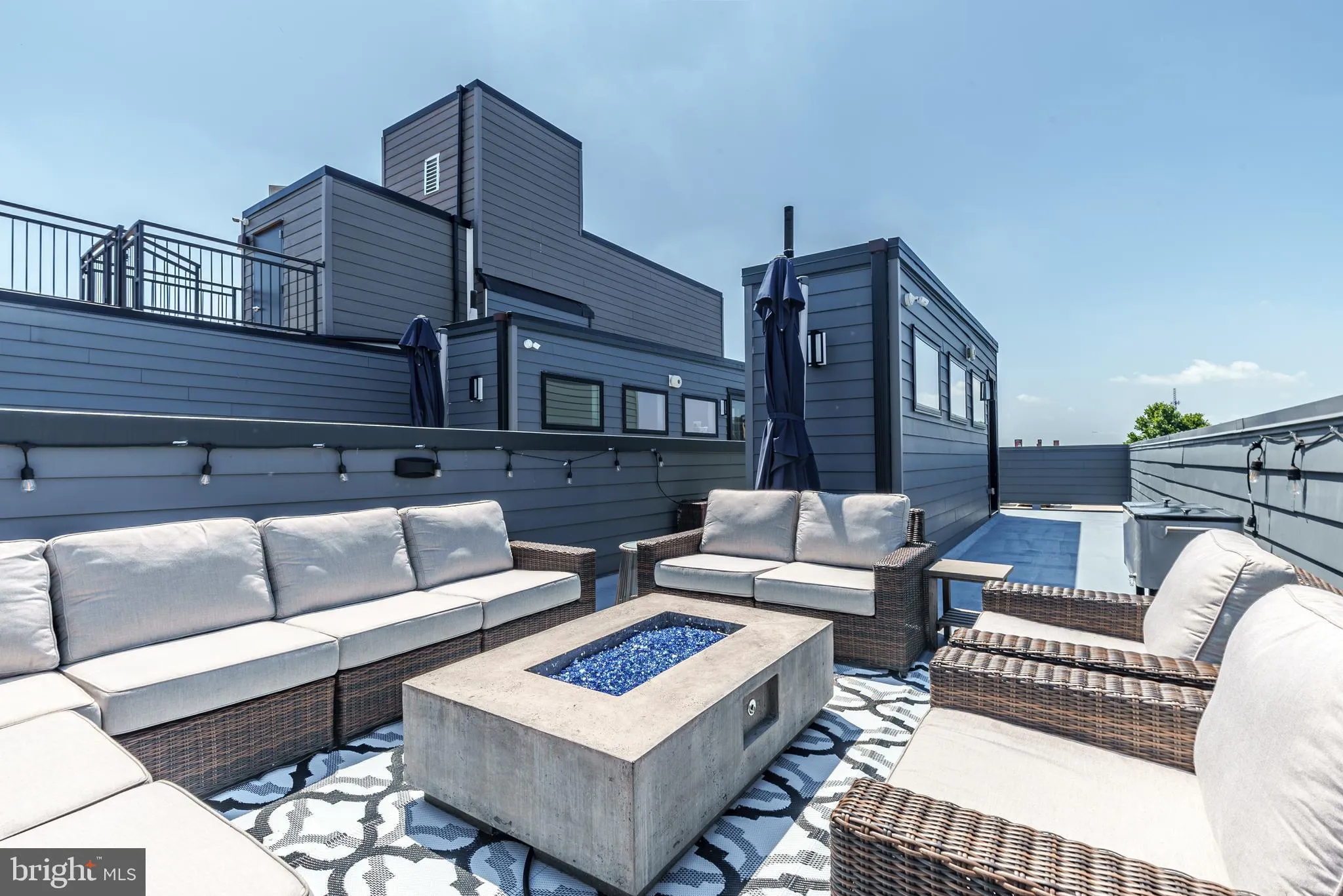 Philadelphia, Pennsylvania 19147, United States, 3 Bedrooms Bedrooms, ,4 BathroomsBathrooms,Residential,Active,208198