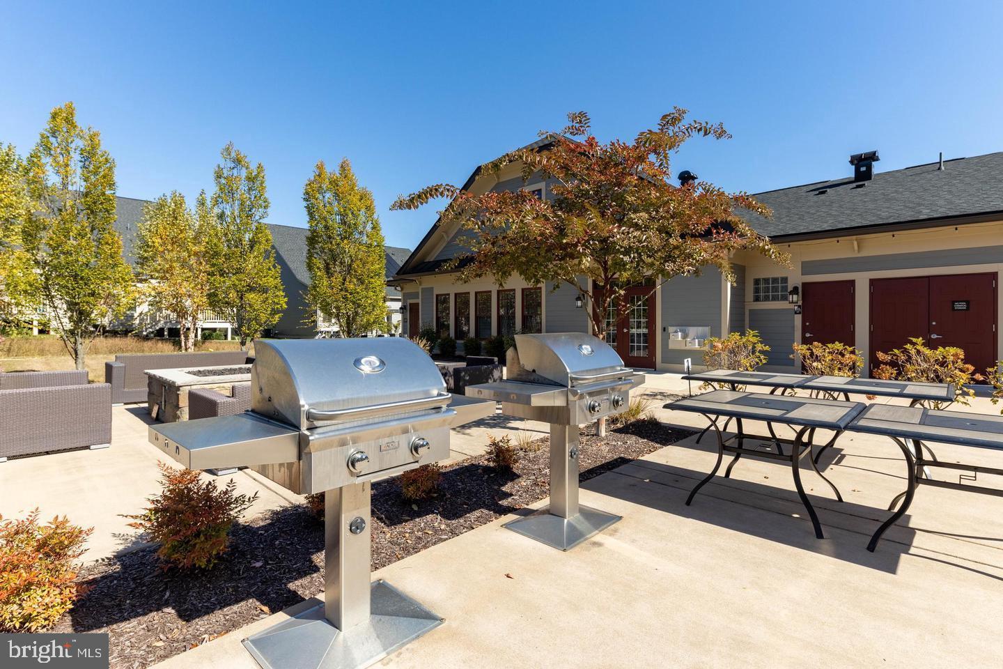 PONDVIEW - Residential