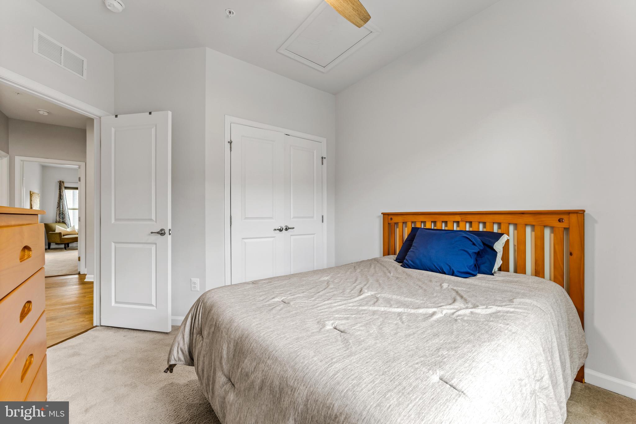 PONDVIEW - Residential