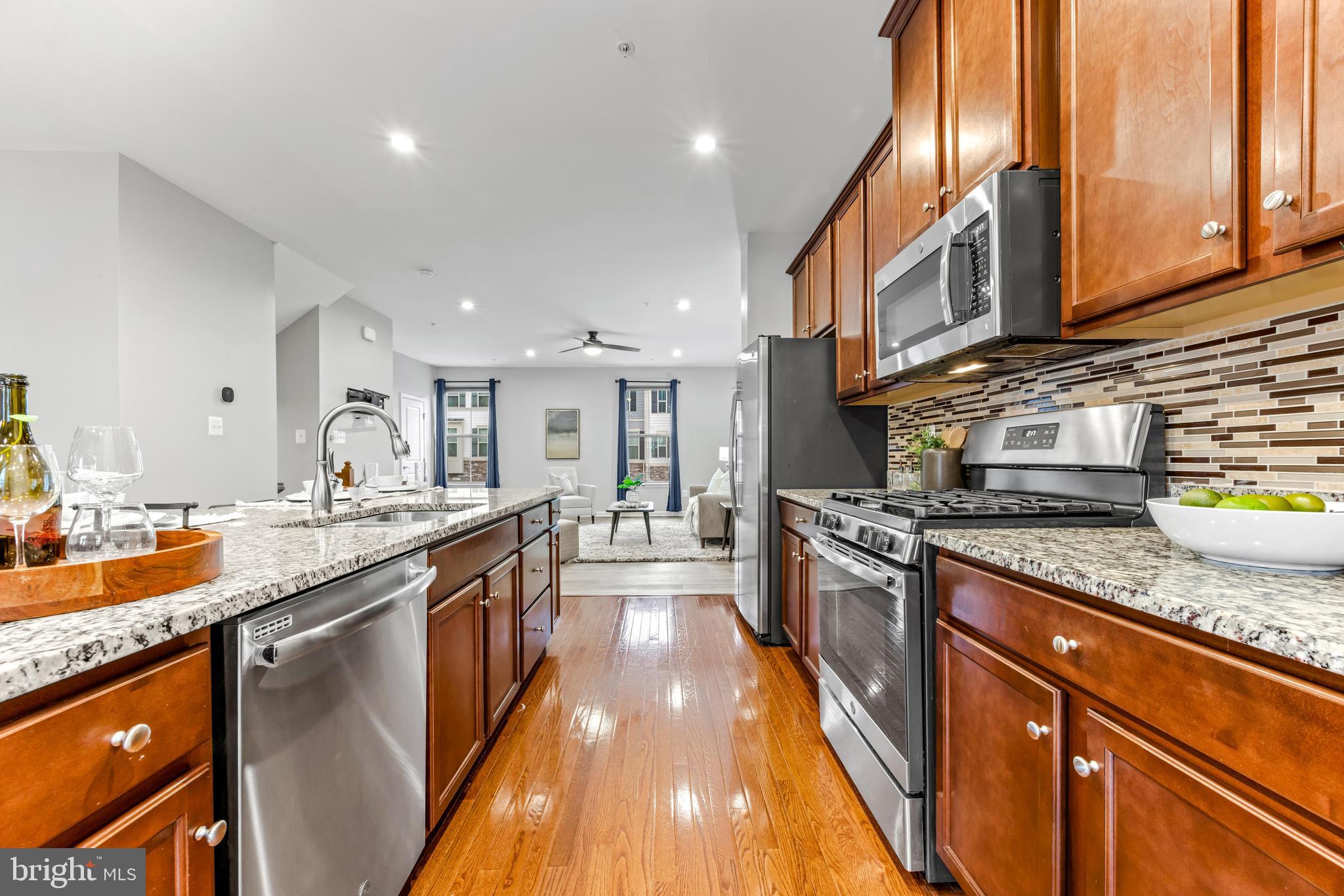 PONDVIEW - Residential