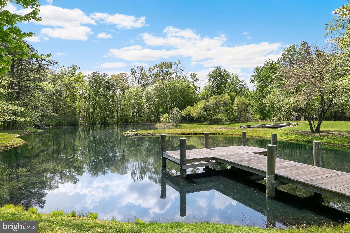 PONDVIEW - Residential