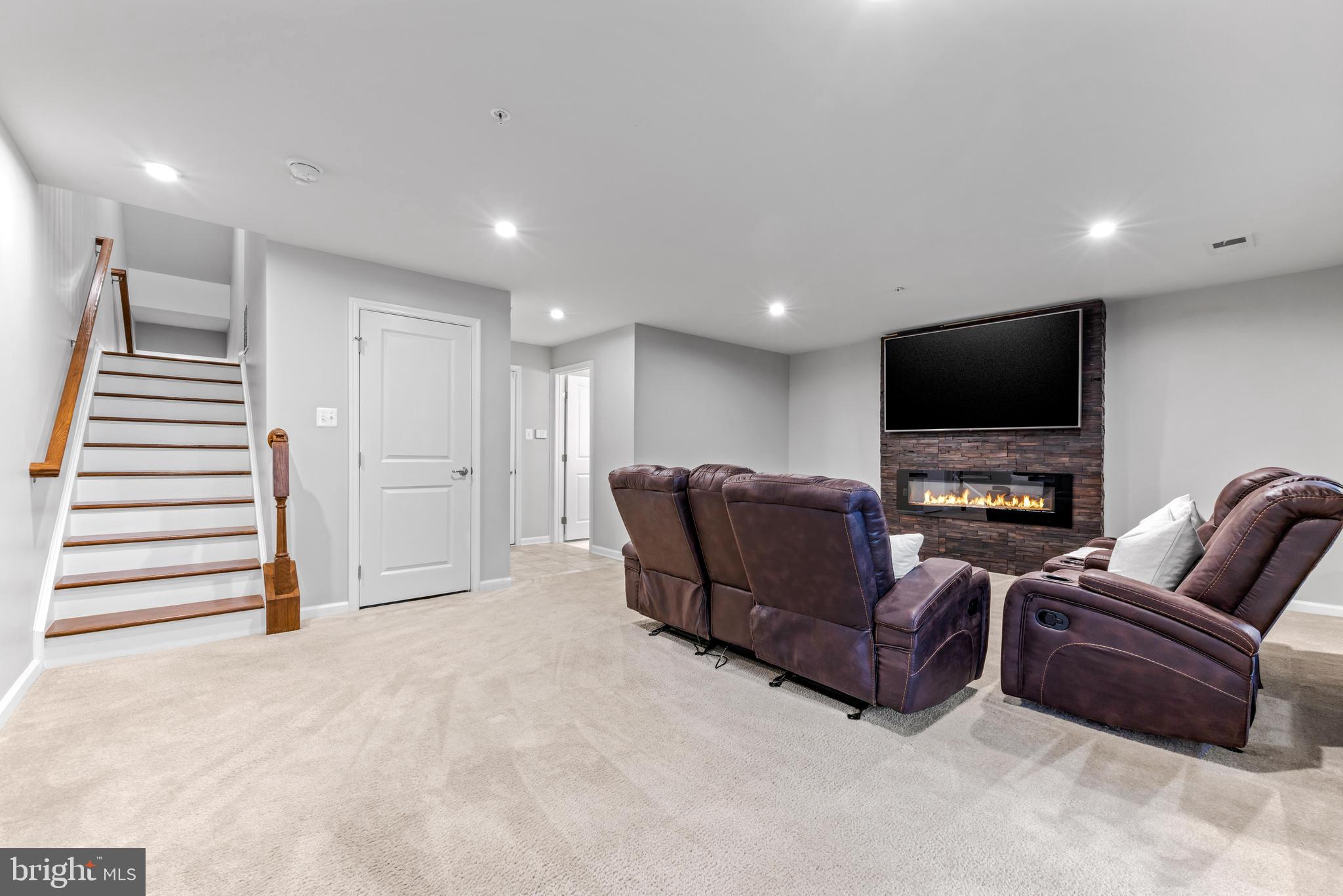 PONDVIEW - Residential