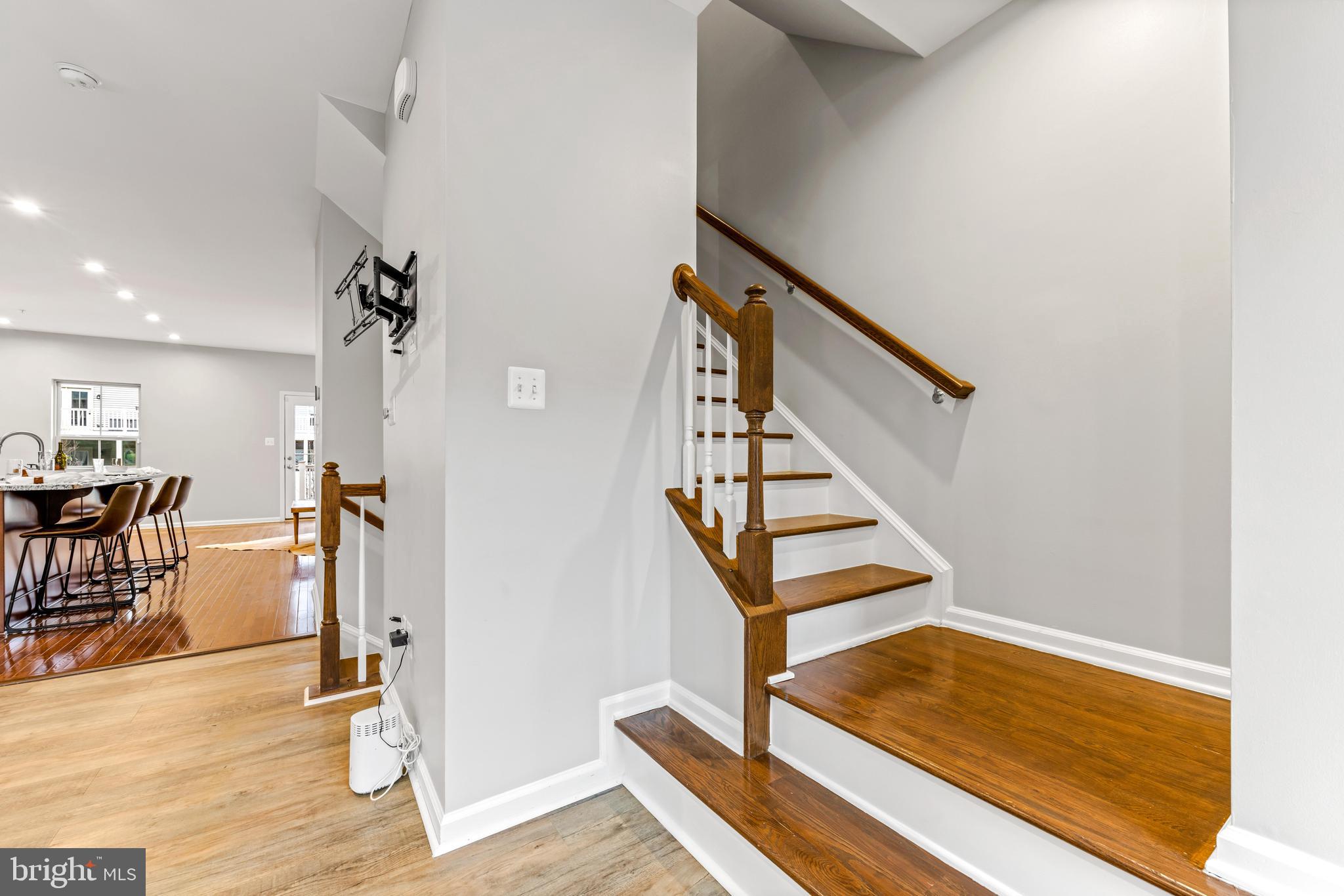 PONDVIEW - Residential